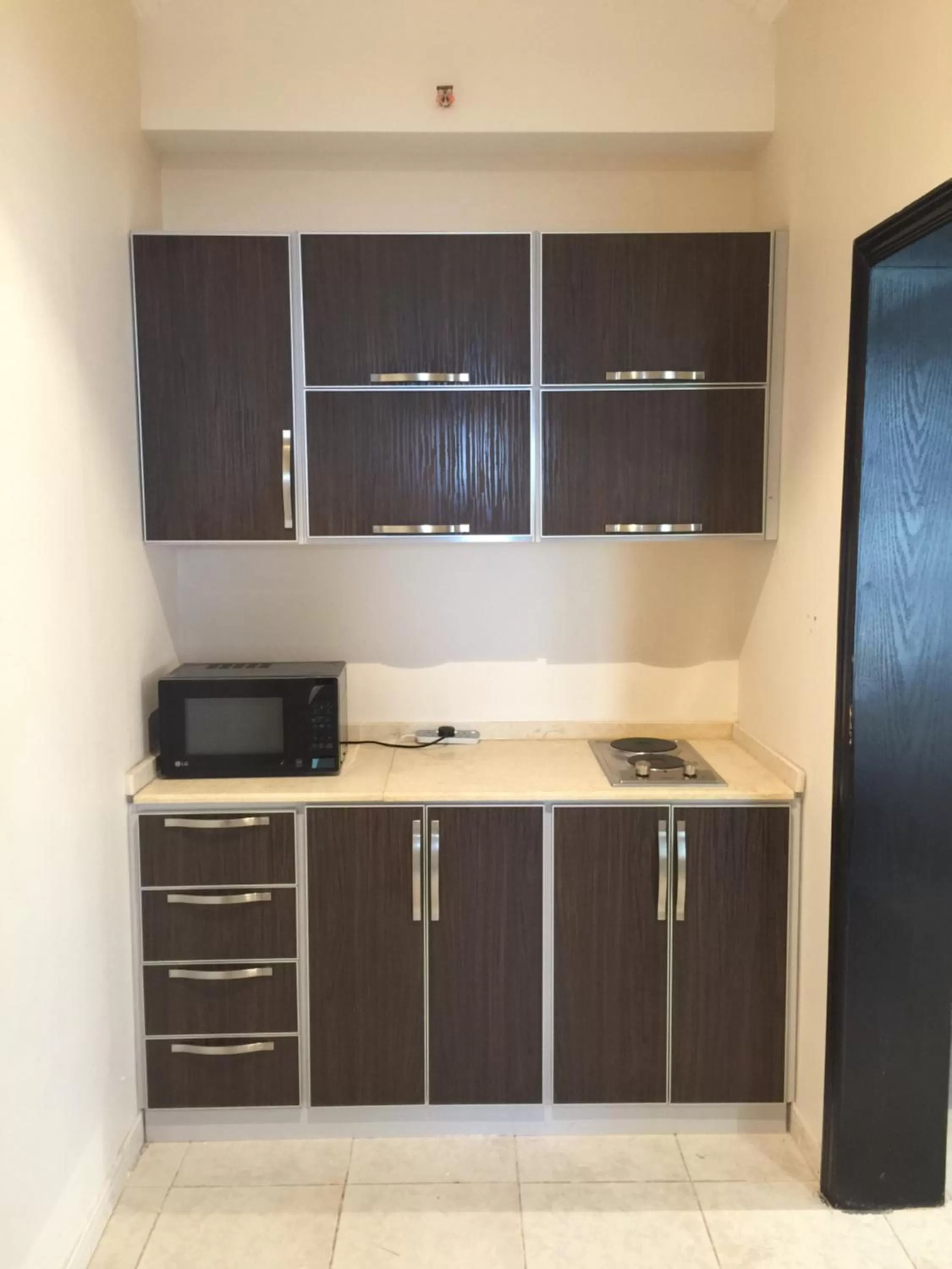 Kitchen/Kitchenette in Alshaheen Suites