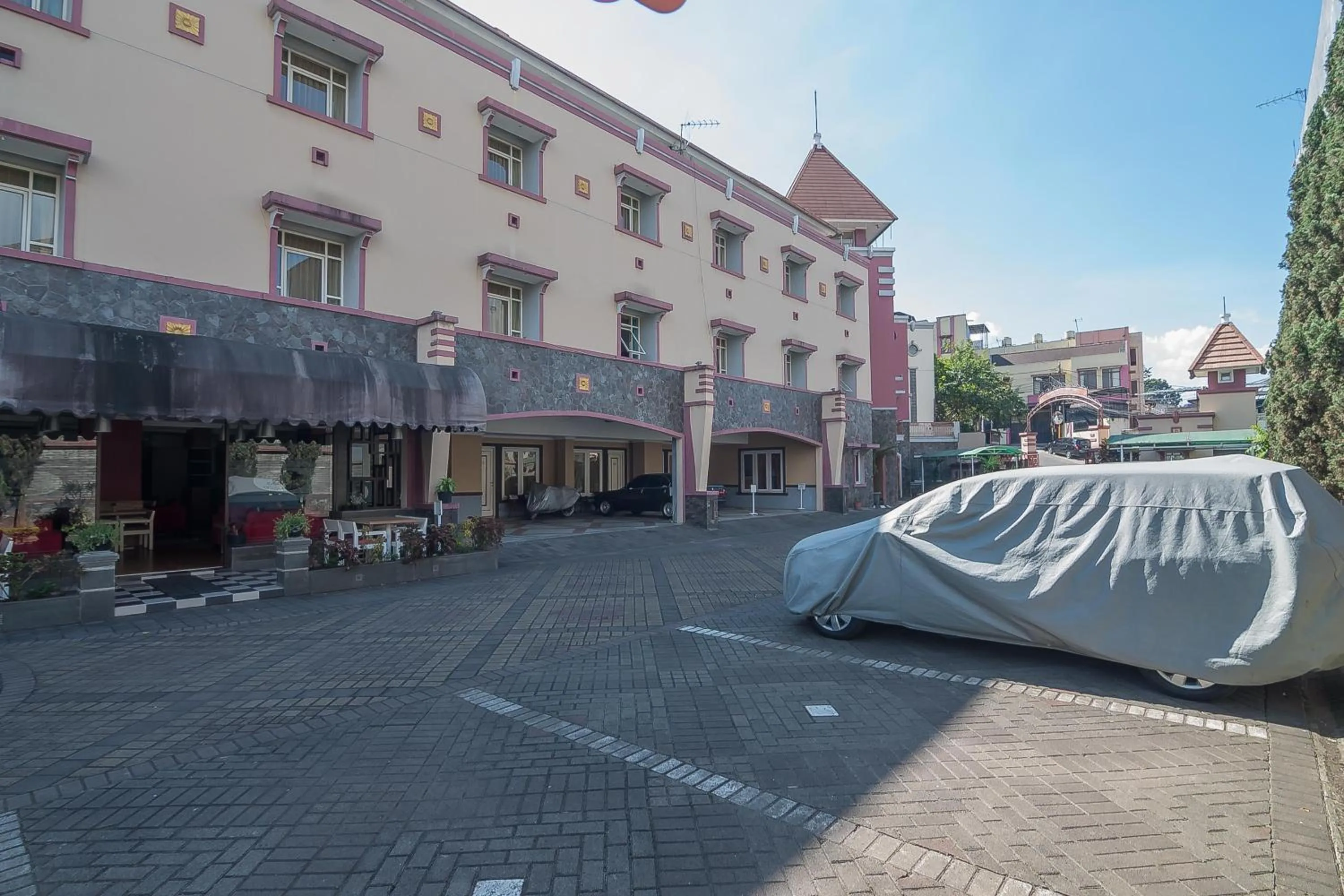 Property building in RedDoorz at Amellia Pasteur Bandung