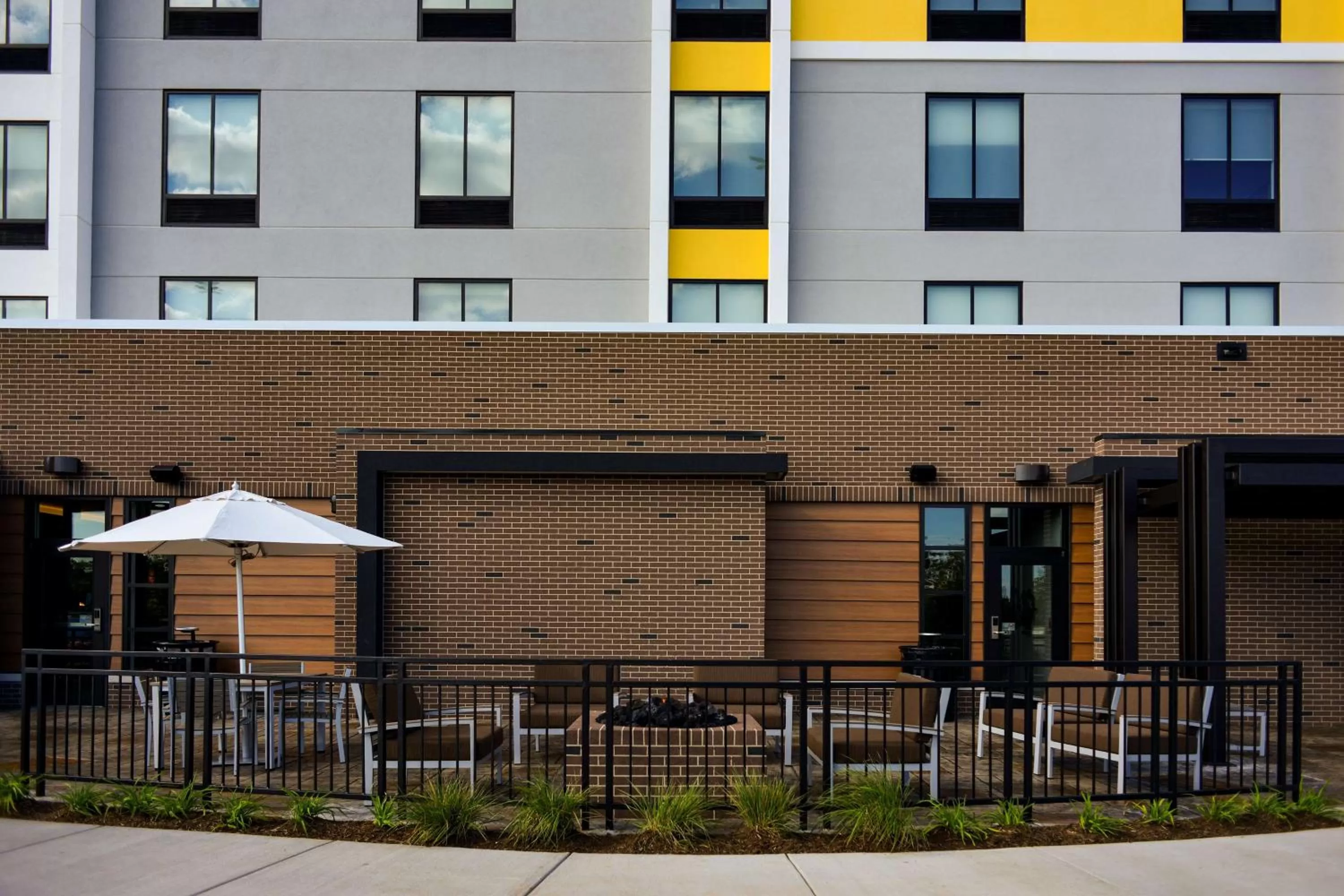 Lounge or bar in Hilton Garden Inn Louisville Mall Of St. Matthews