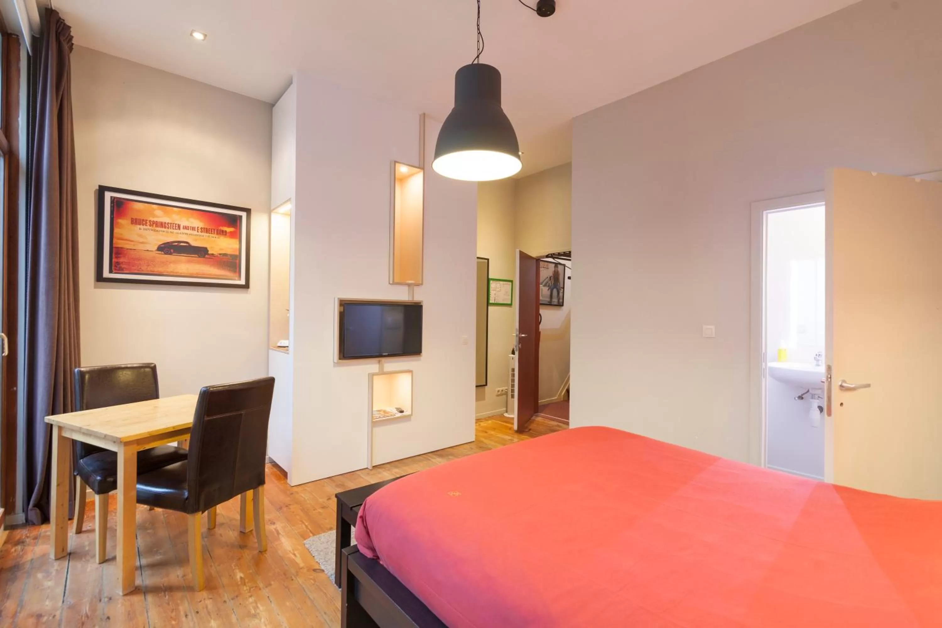 Photo of the whole room, Bed in Because the Night city lodge