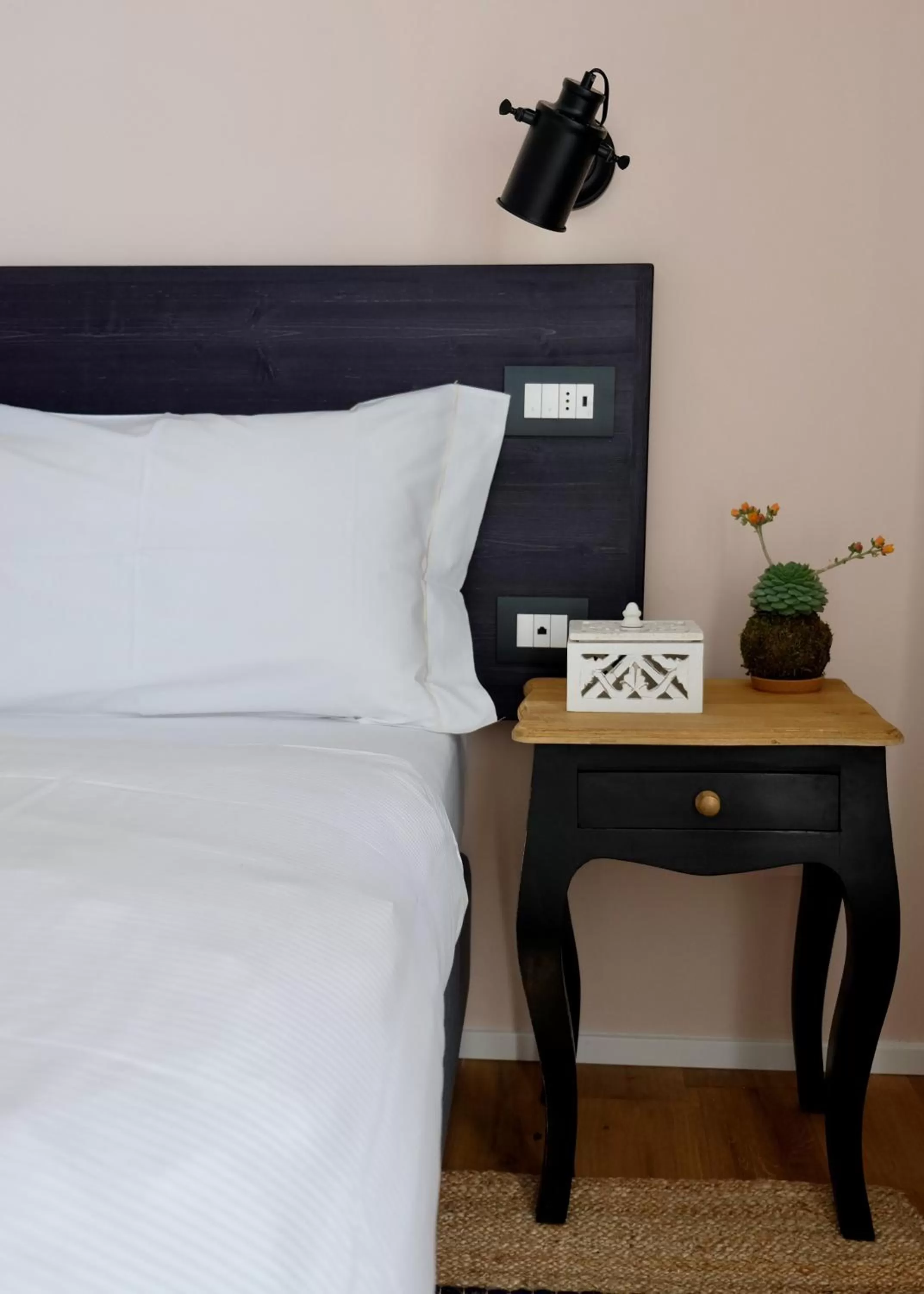 Decorative detail, Bed in Casa della Capra