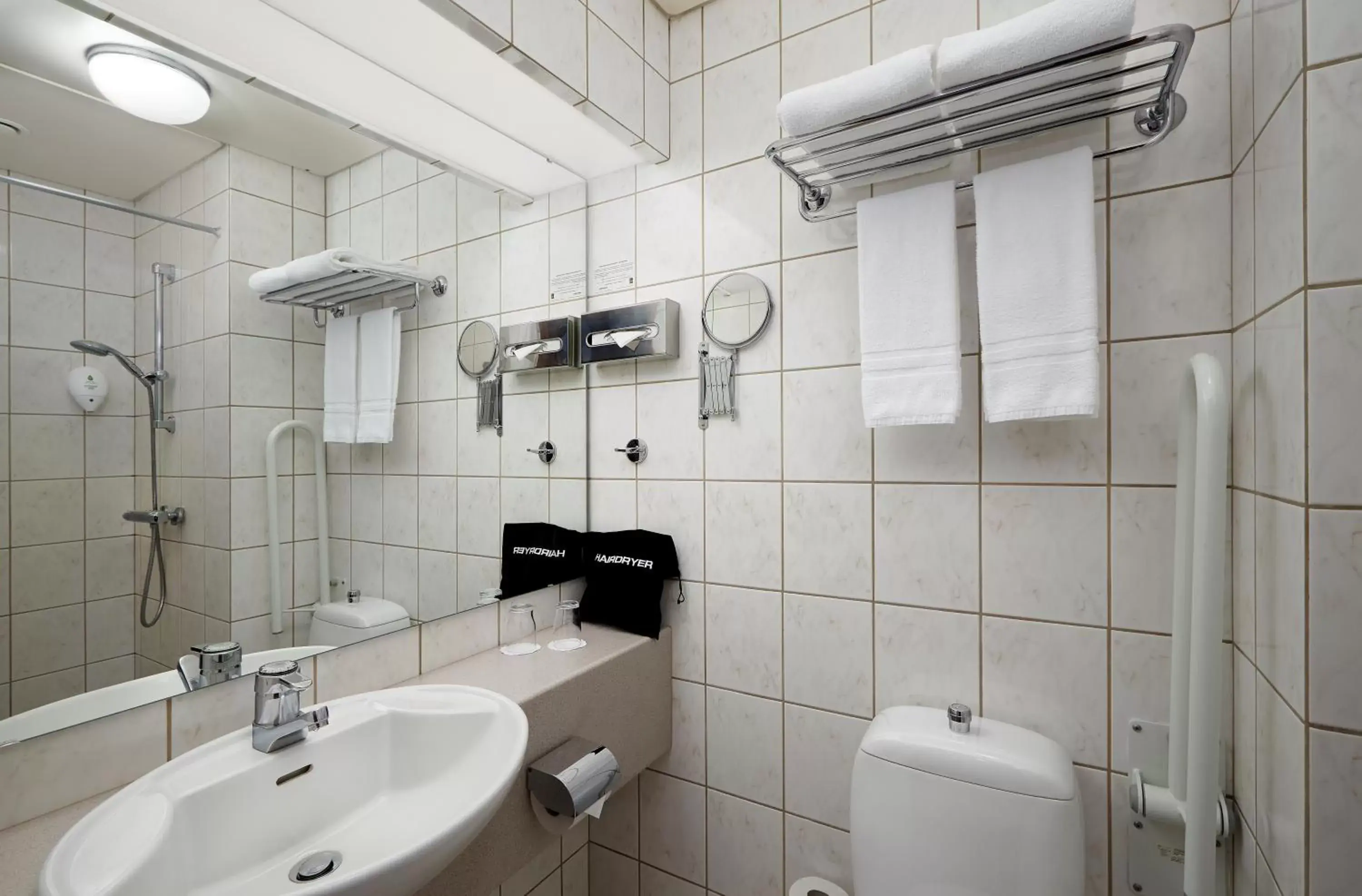 Standard Twin Room in Hotel Ísland – Spa & Wellness Hotel Standard Twin Room in Hotel Ísland – Spa & Wellness Hotel