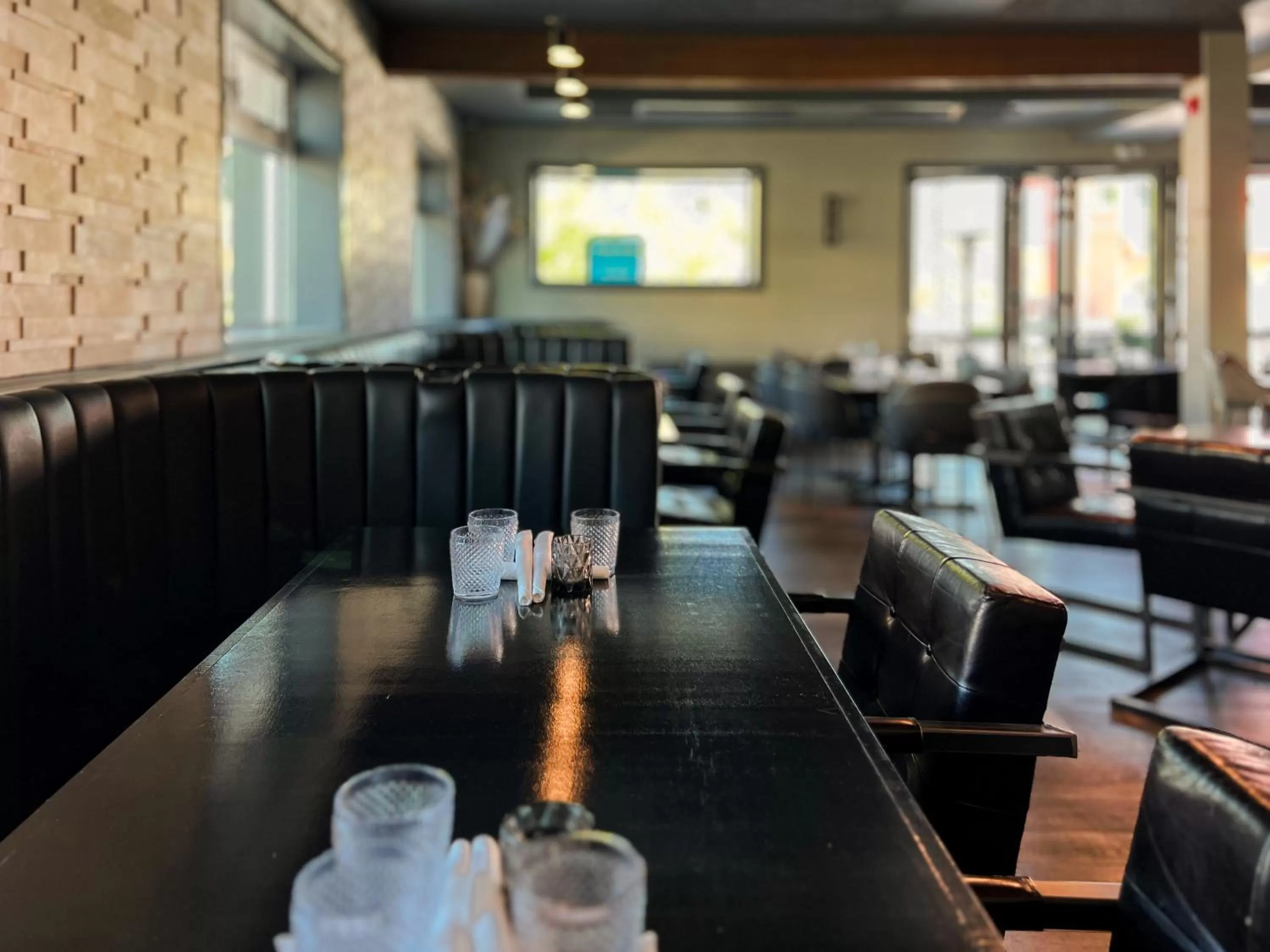 Restaurant/places to eat in Edgewater Hotel