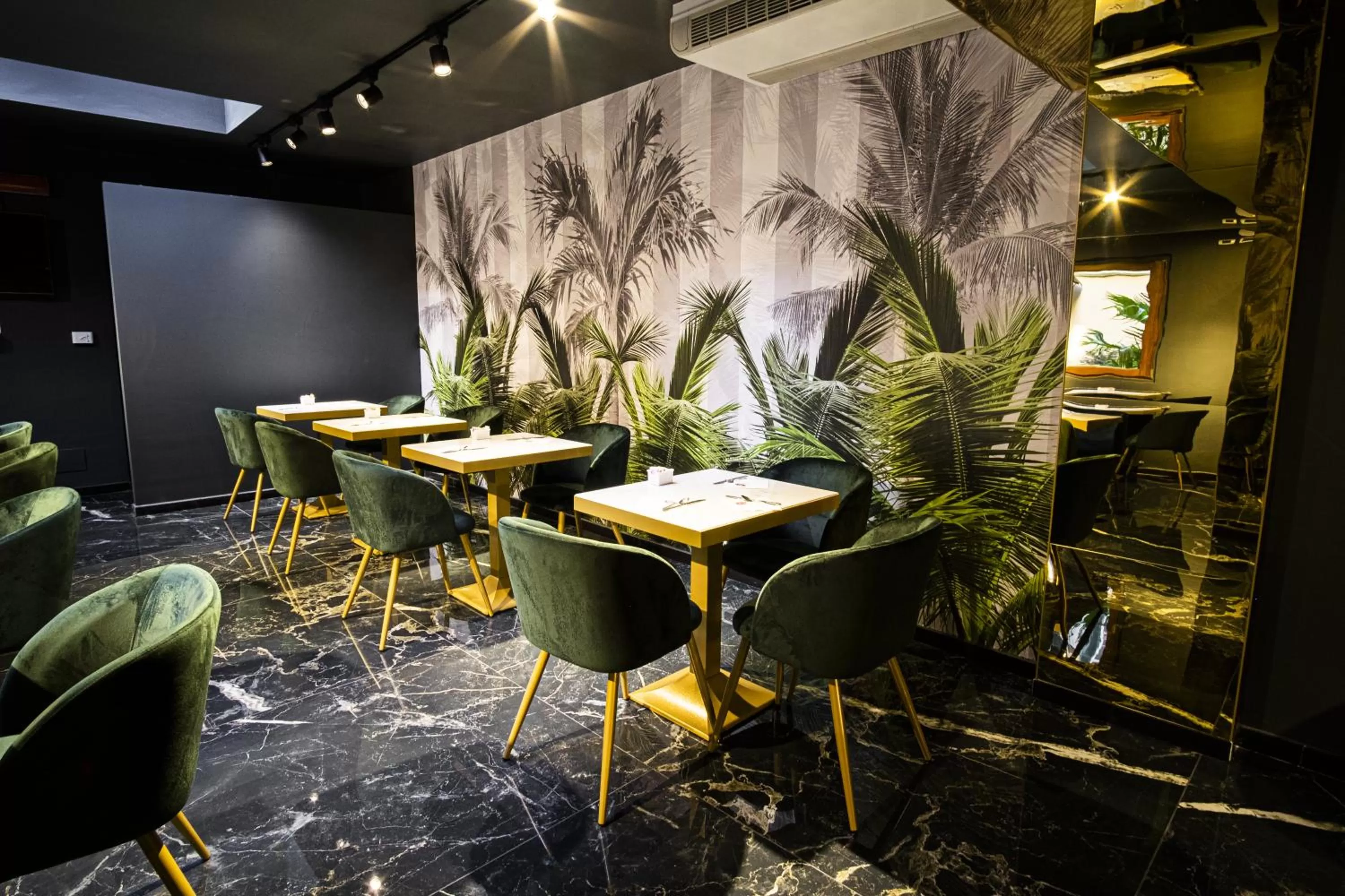 Restaurant/places to eat in Hotel Urbani