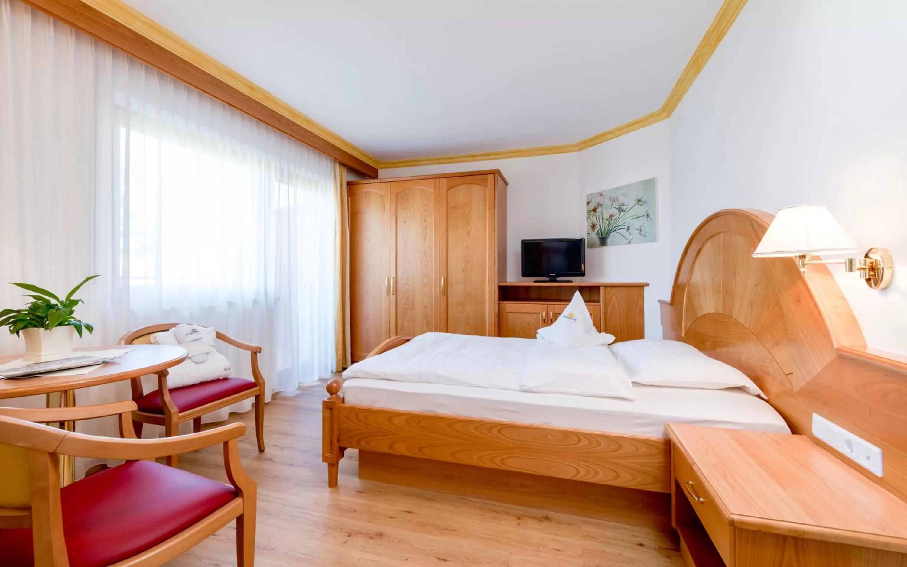 Photo of the whole room, Bed in Hotel Sonnenburg