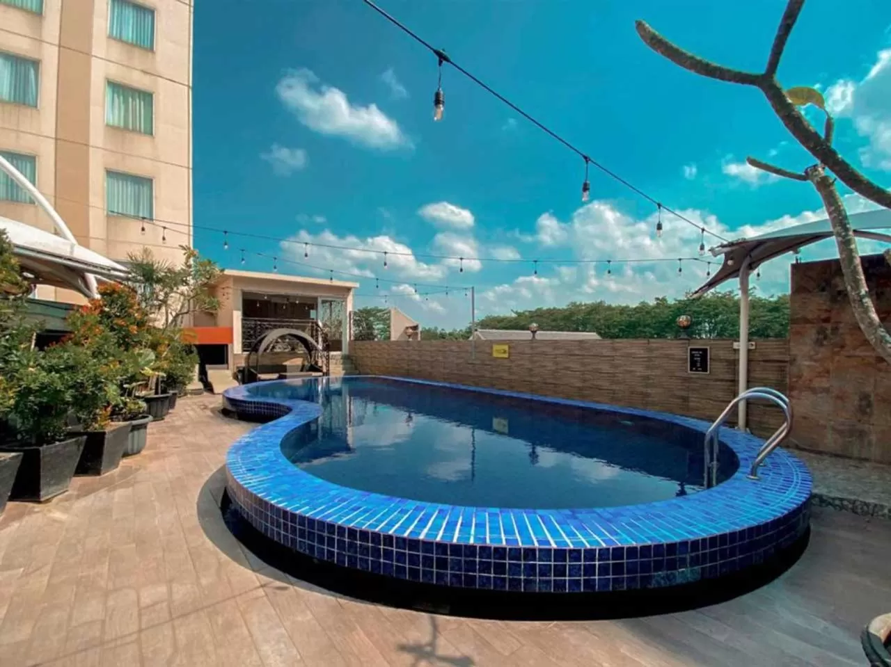 Swimming pool in Sapphire Sky Hotel & Conference