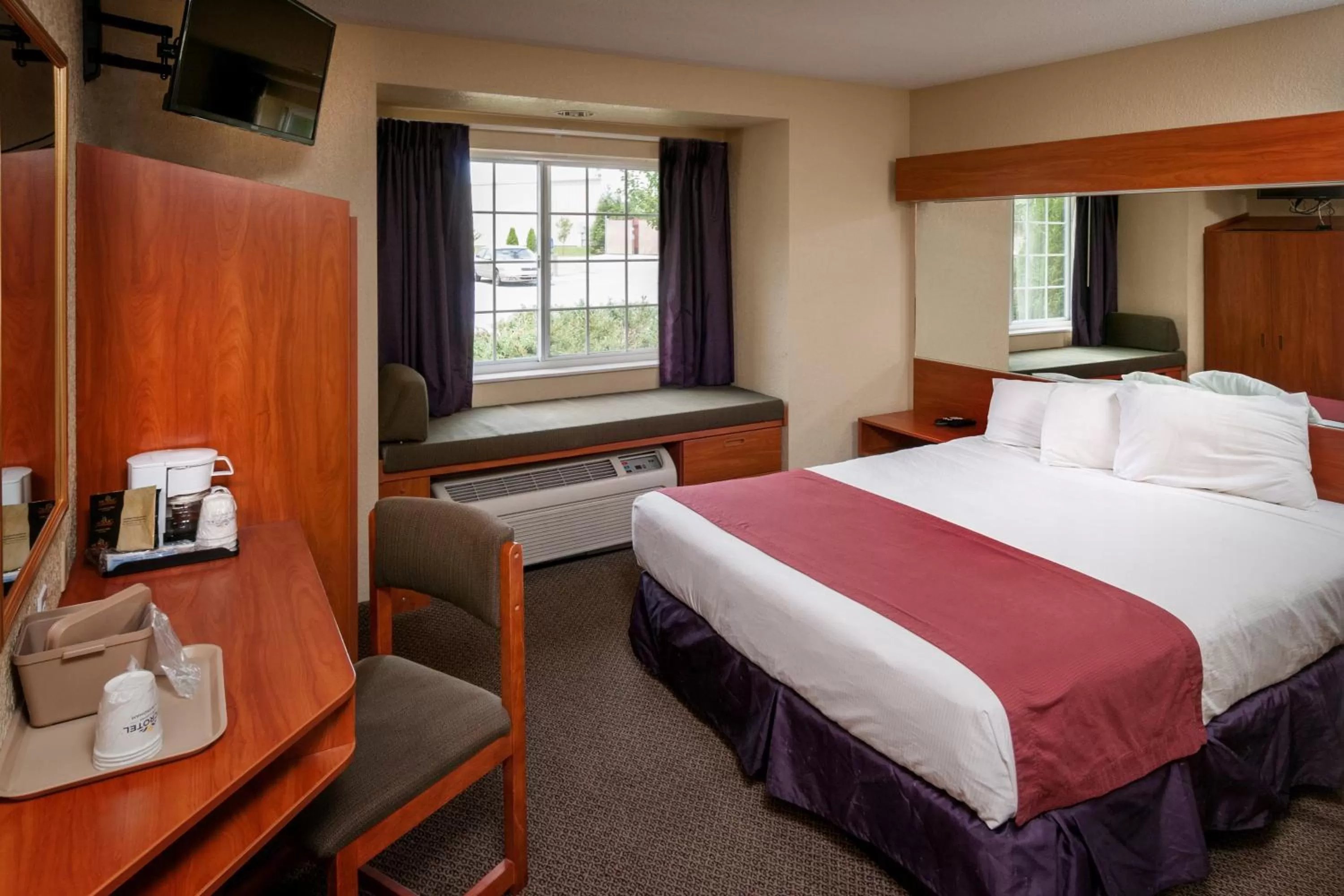 Queen Room - Disability Access/Non-Smoking in Microtel Inn & Suites Beckley East