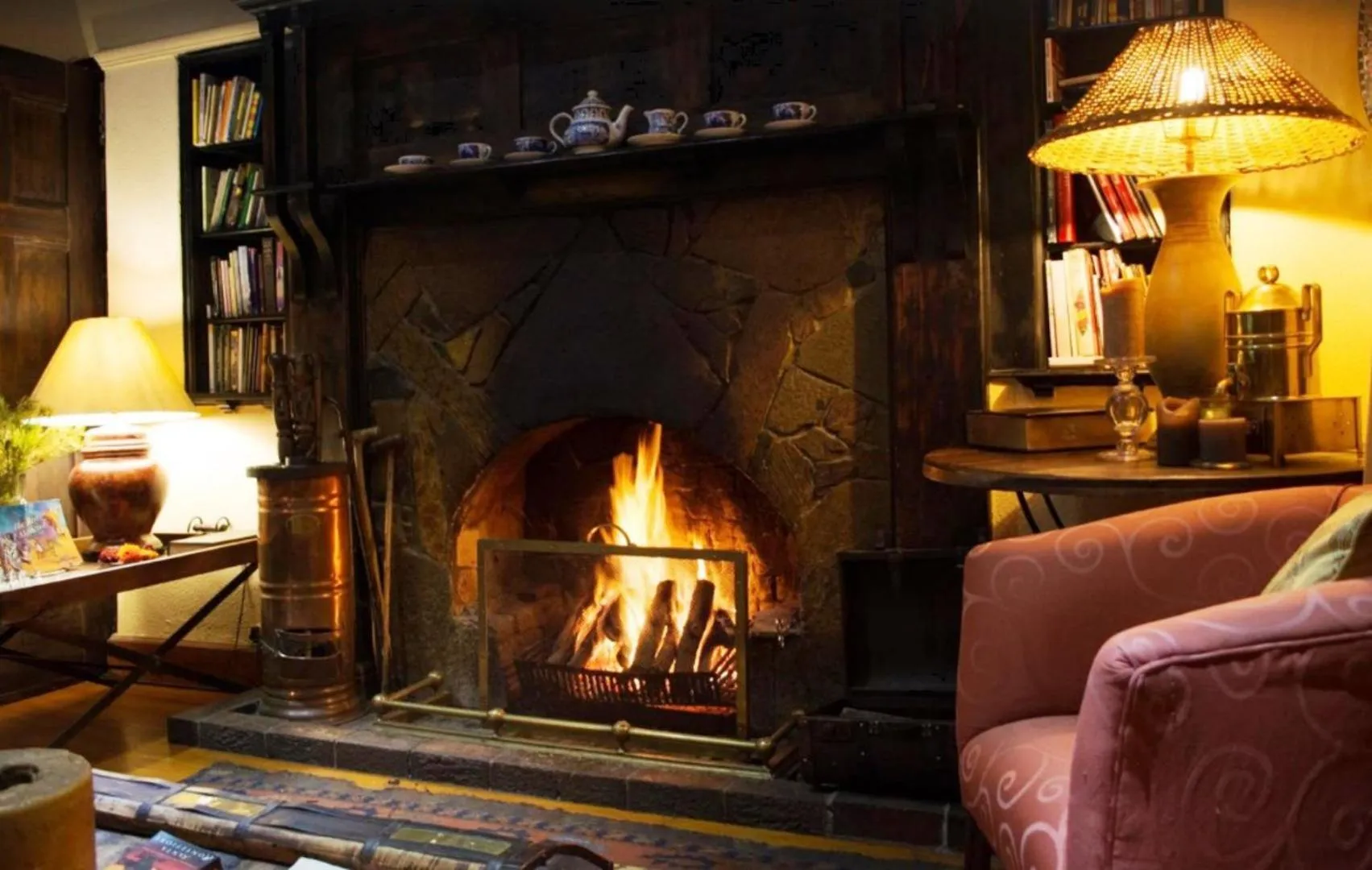 Communal lounge/ TV room in Riverside Guest Lodge