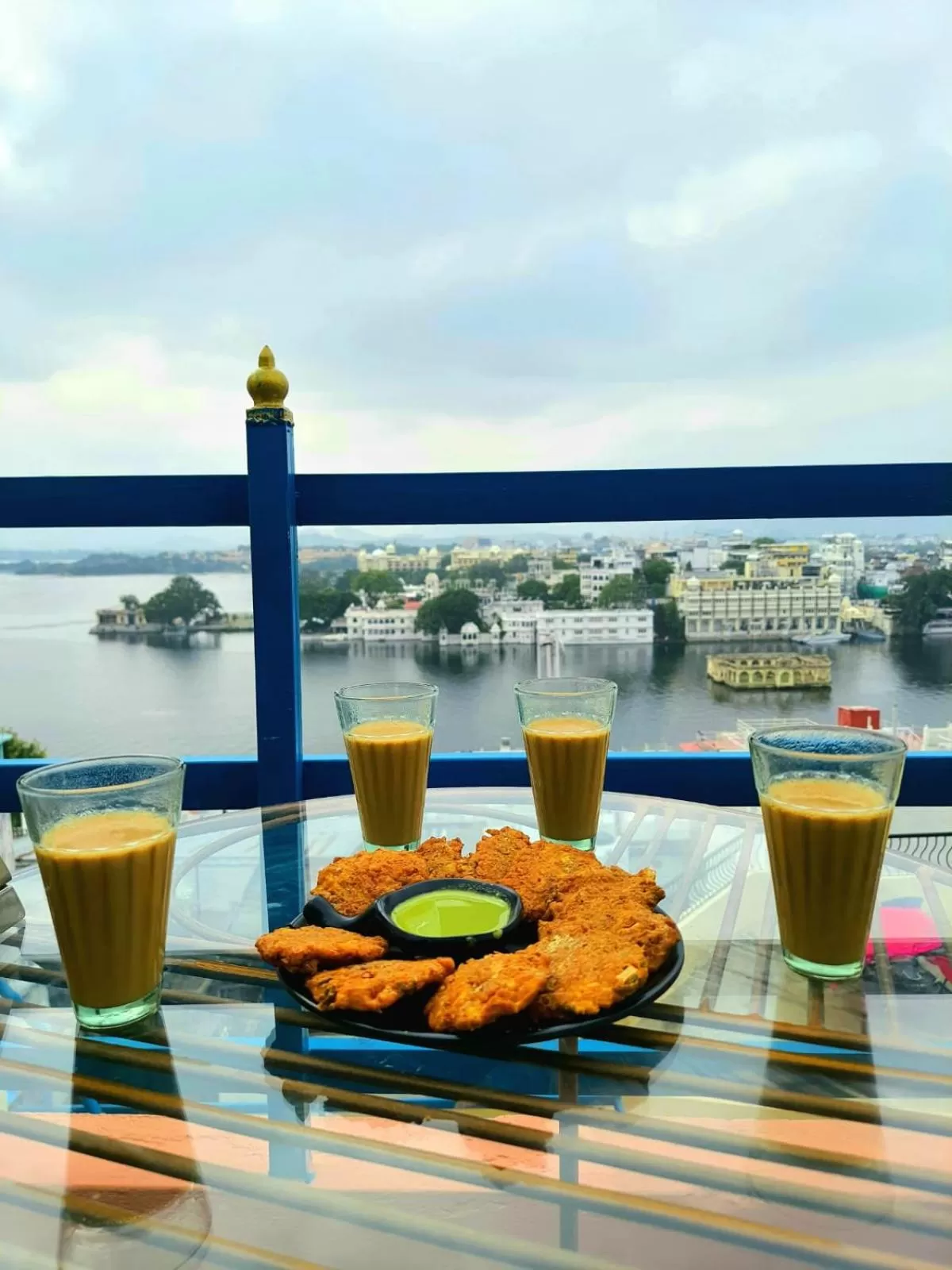 Restaurant/places to eat in Hotel Casa by the lake