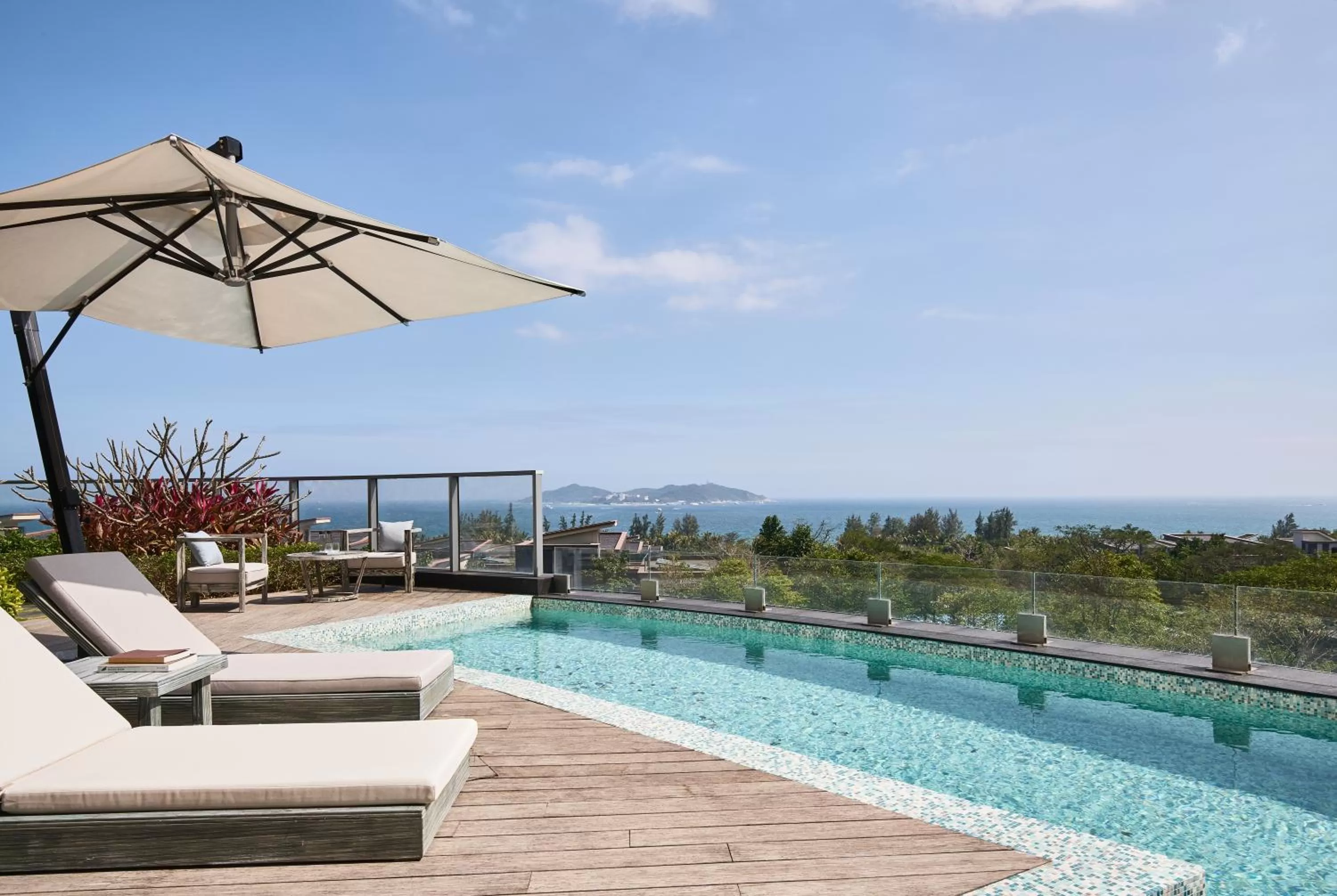 Swimming pool in Rosewood Sanya