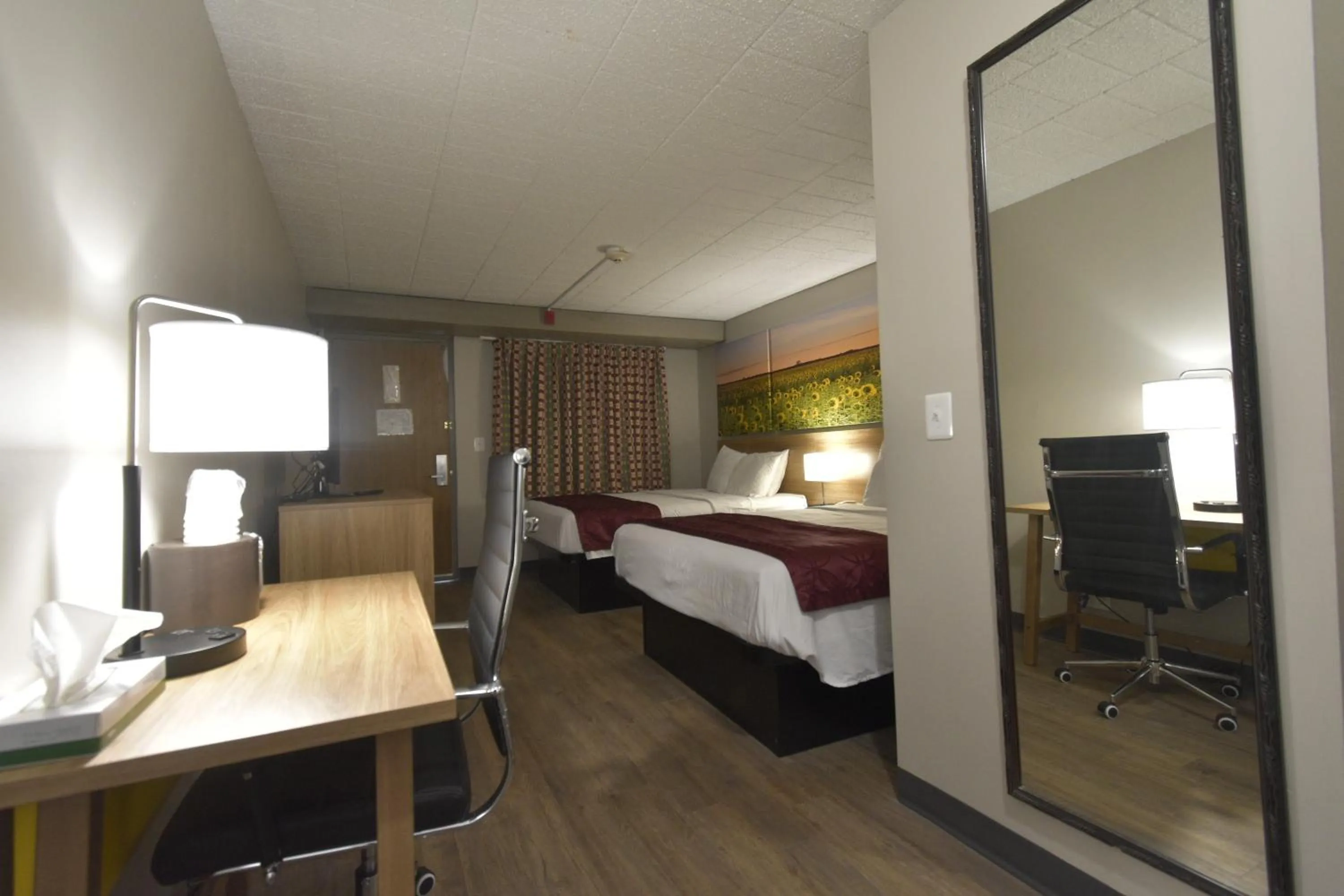 Photo of the whole room, Bed in Days Inn by Wyndham West Allis/Milwaukee