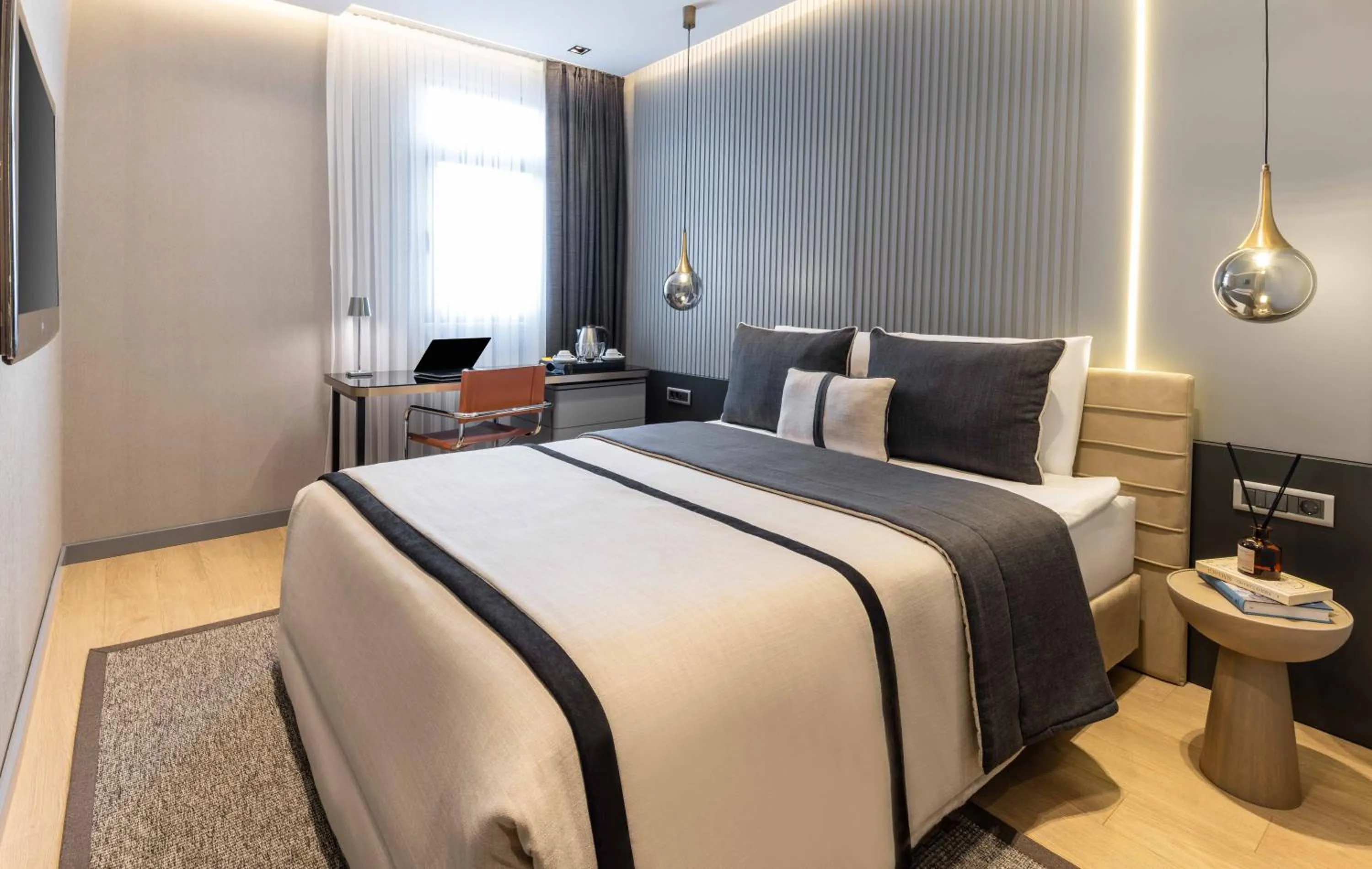 Photo of the whole room, Bed in Hotel Villa Zurich-Special Category