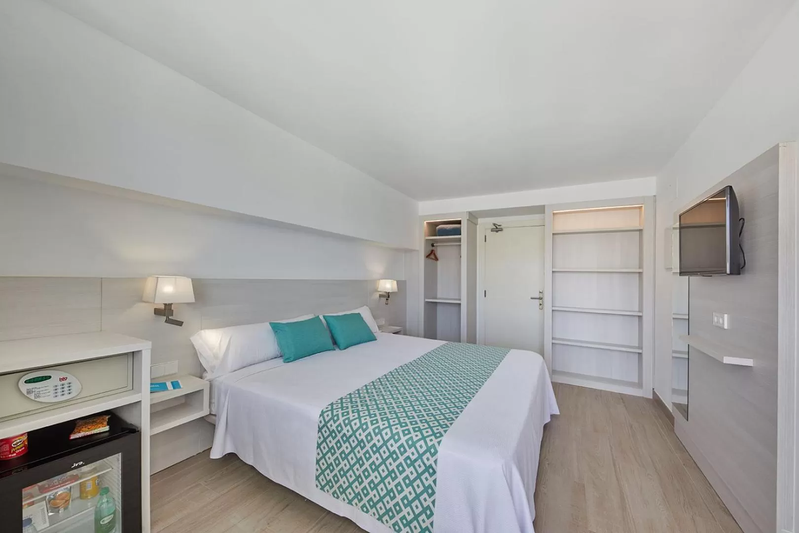 Photo of the whole room, Bed in Calanova Sports Residence