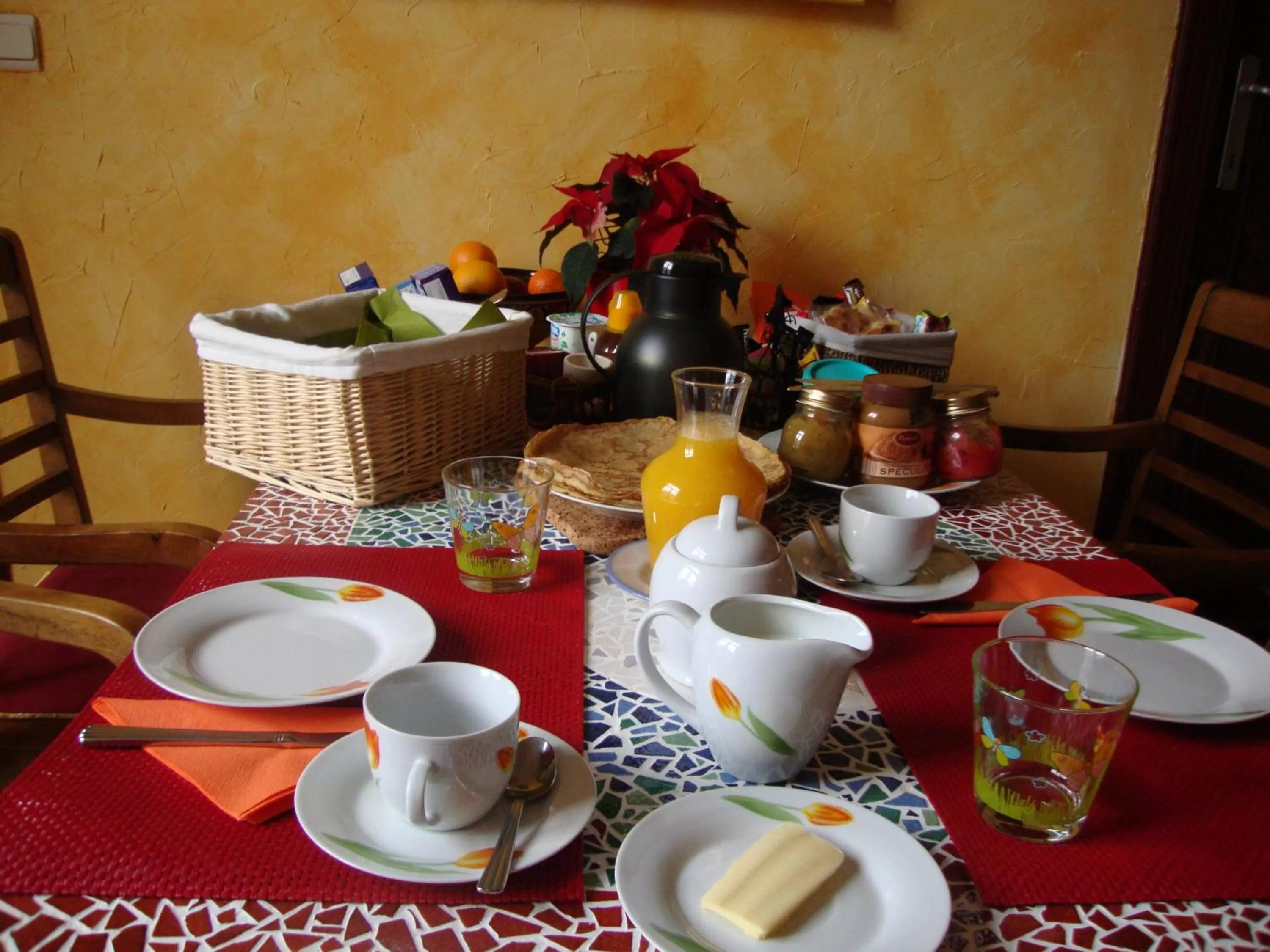 Coffee/tea facilities, Breakfast in B&B Marianne