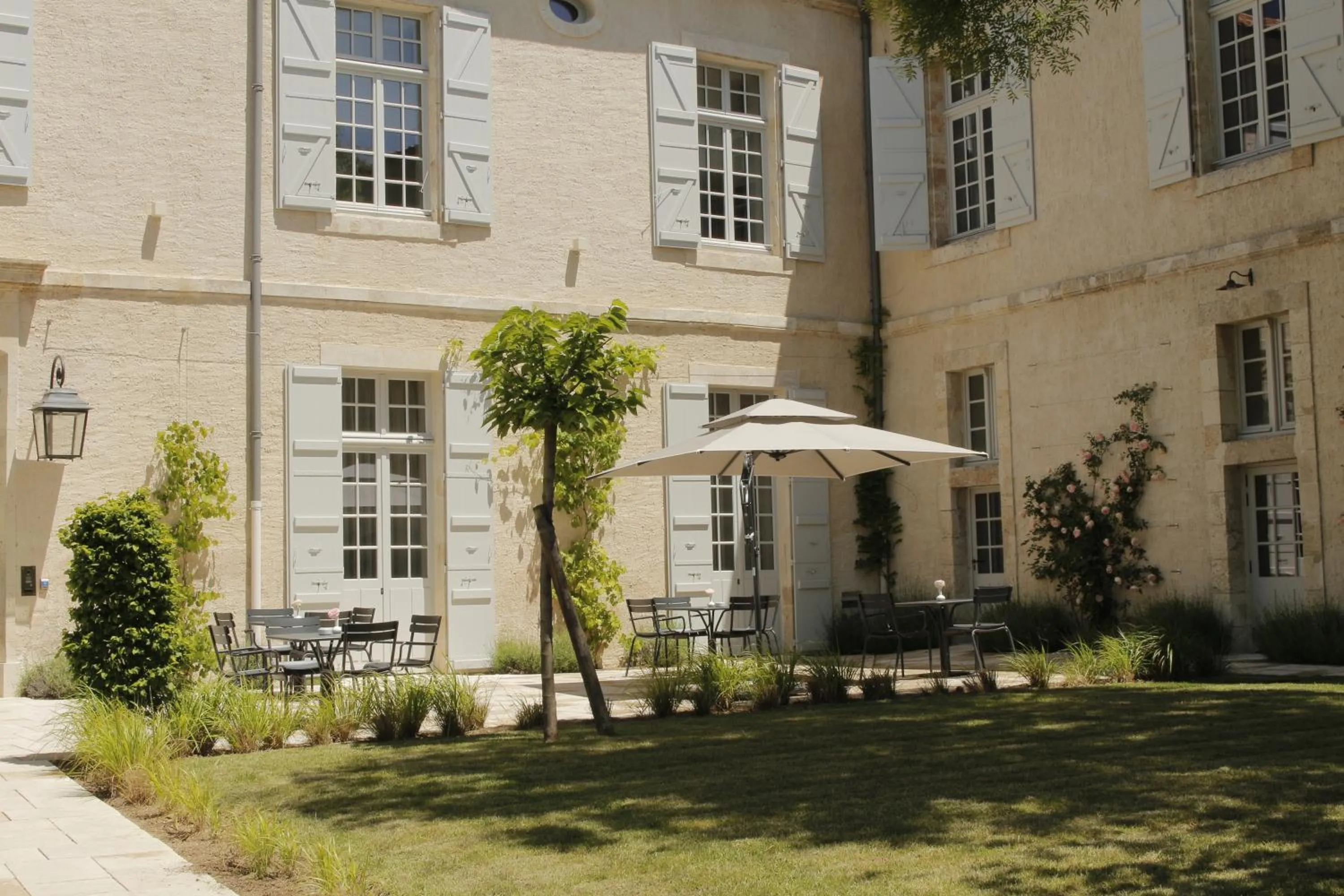 Patio in College des Doctrinaires, Hôtel, Résidence et SPA