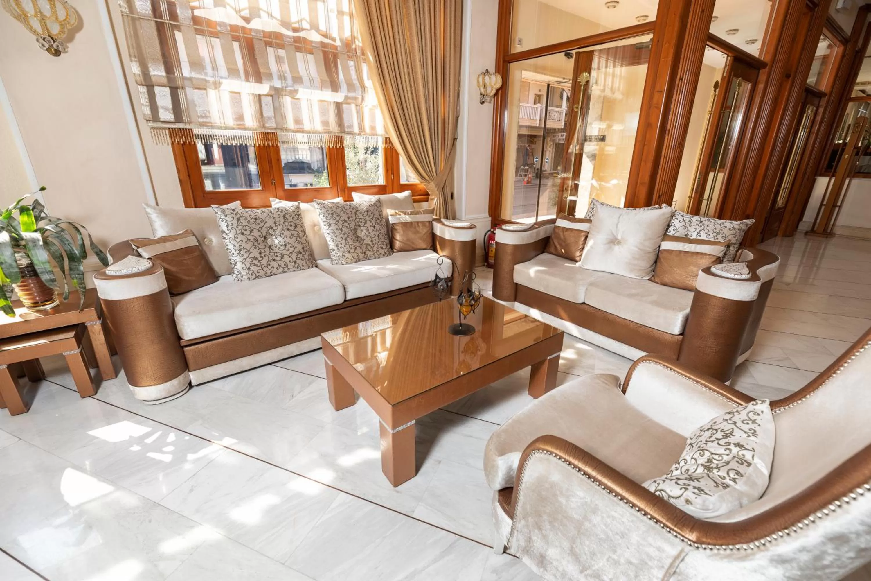 Living room in Famissi Hotel