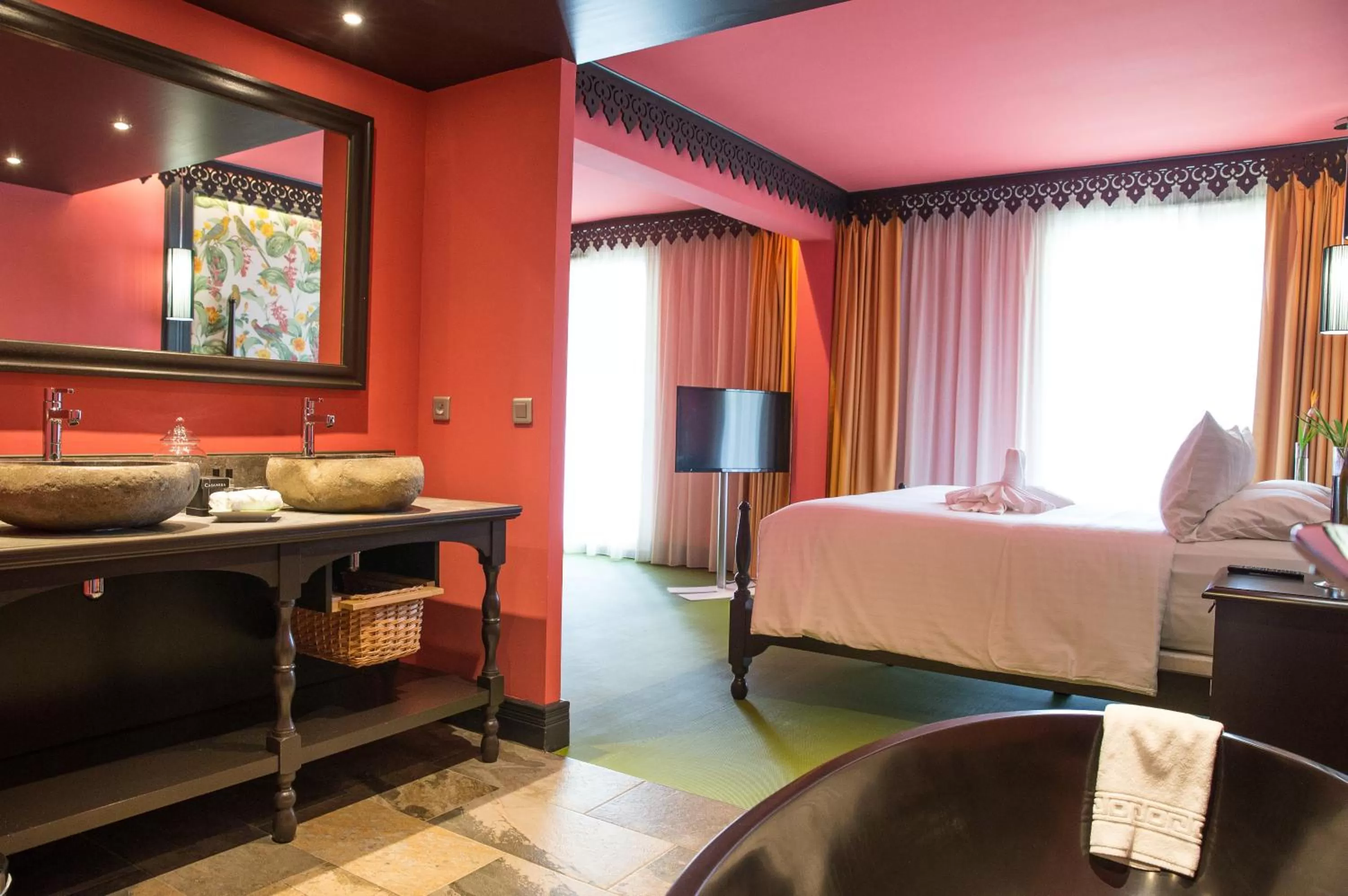 Shower, Bed in Villa Delisle Hôtel & Spa