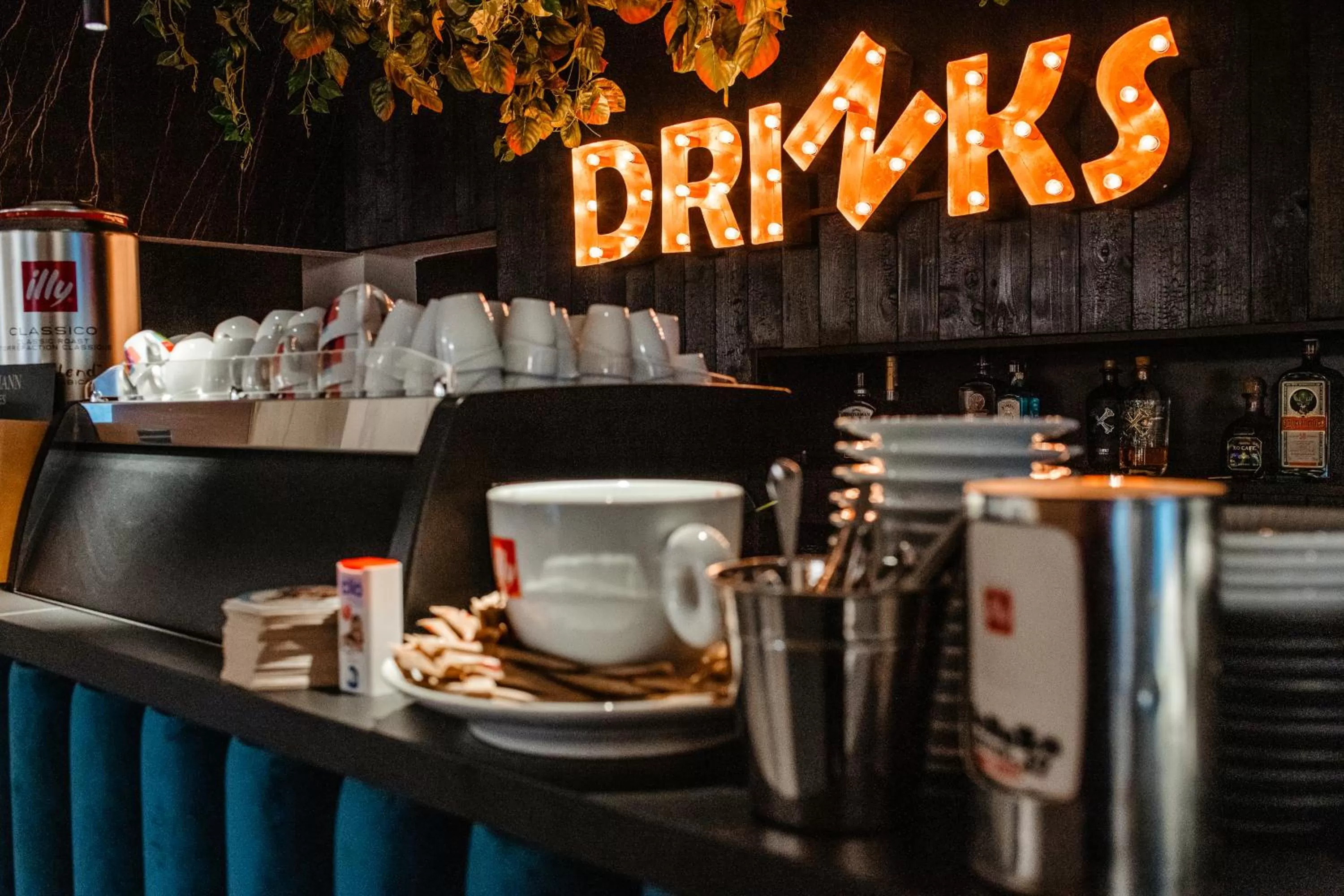 Restaurant/places to eat in Hotel Clipa