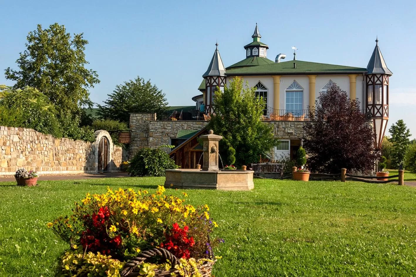 Property building in Wellnesshotel Seeschlößchen - Privat- Spa & Naturresort