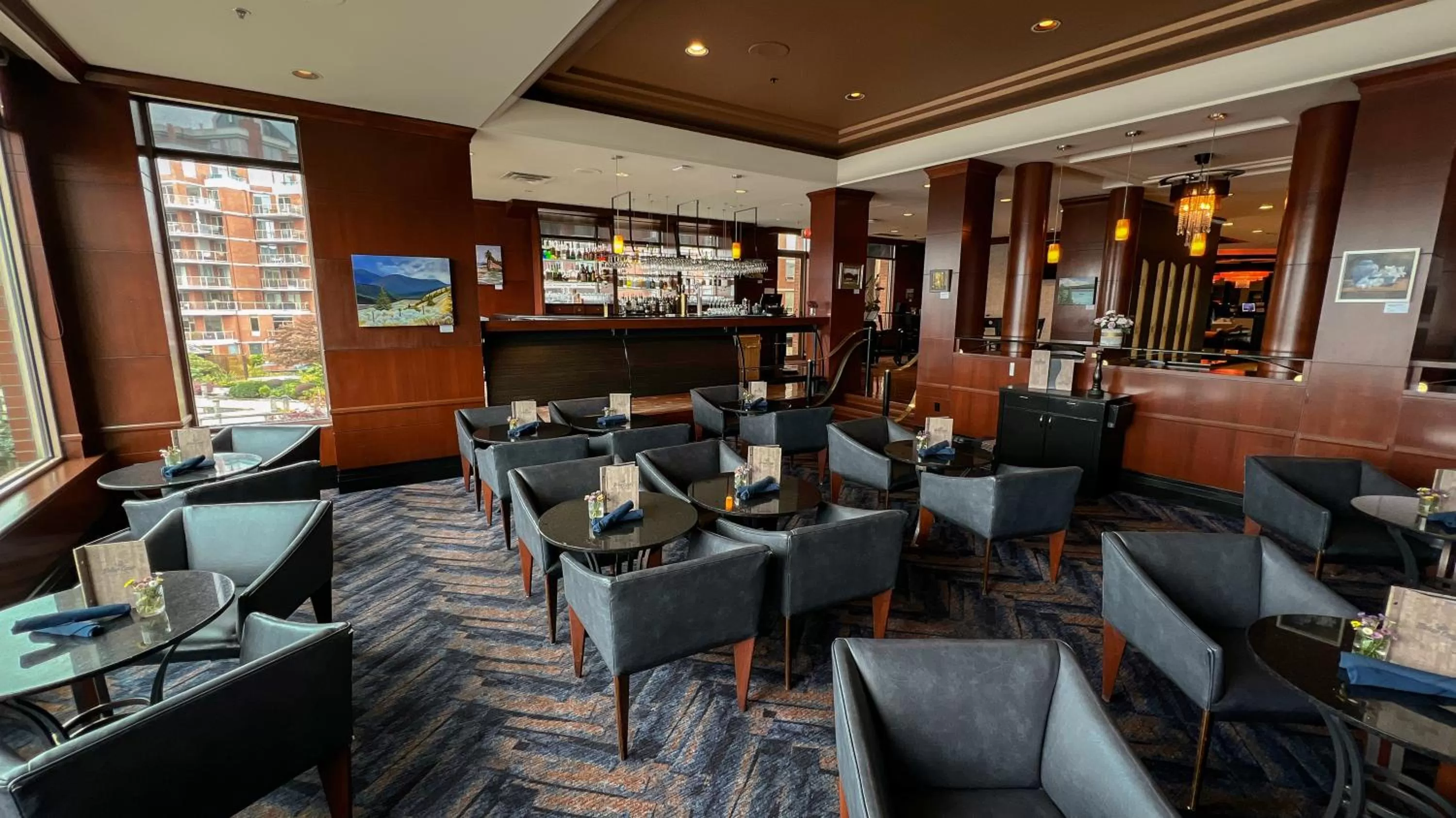 Lounge or bar in Coast Victoria Hotel & Marina by APA