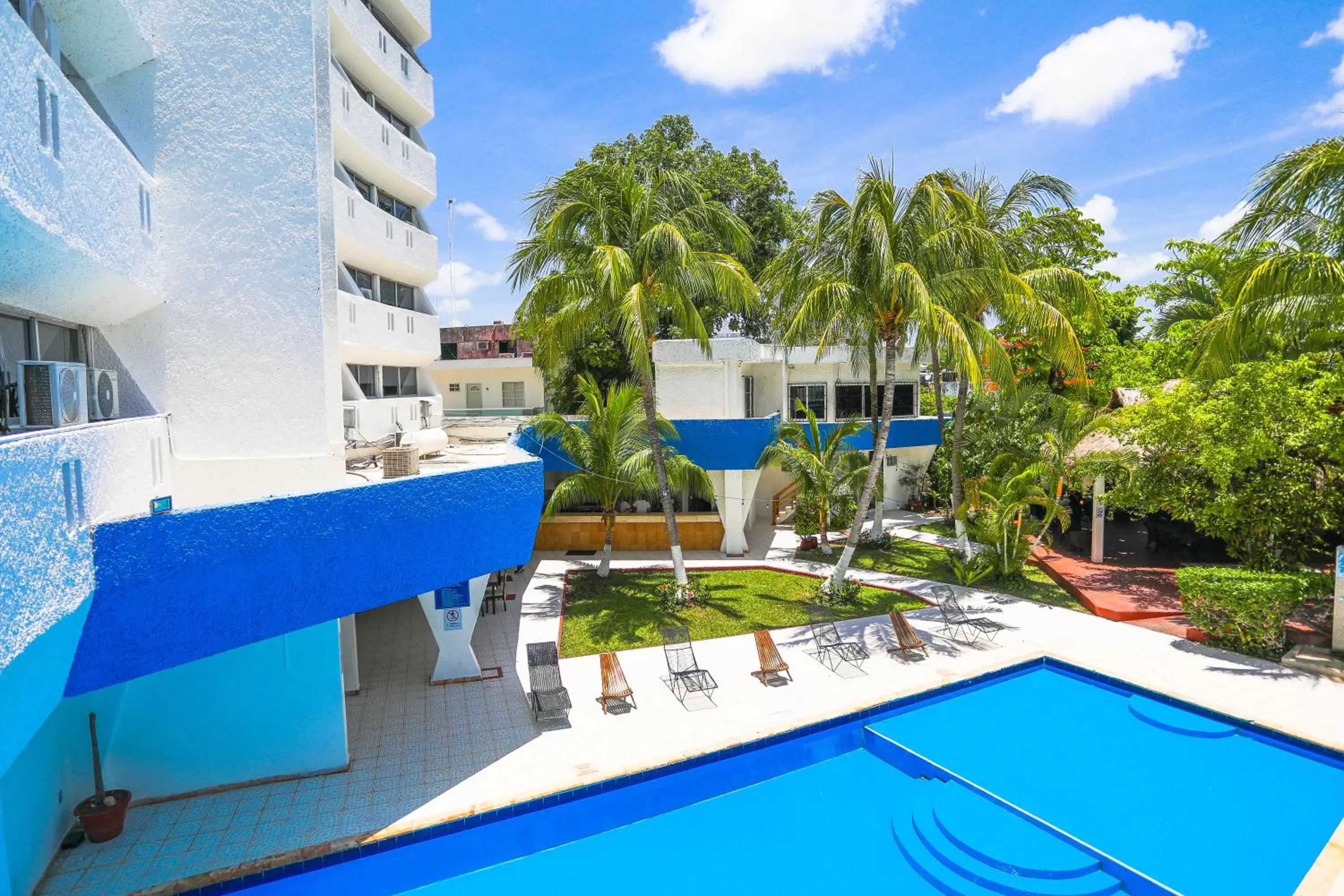 Swimming pool in Hotel Caribe Internacional Cancun
