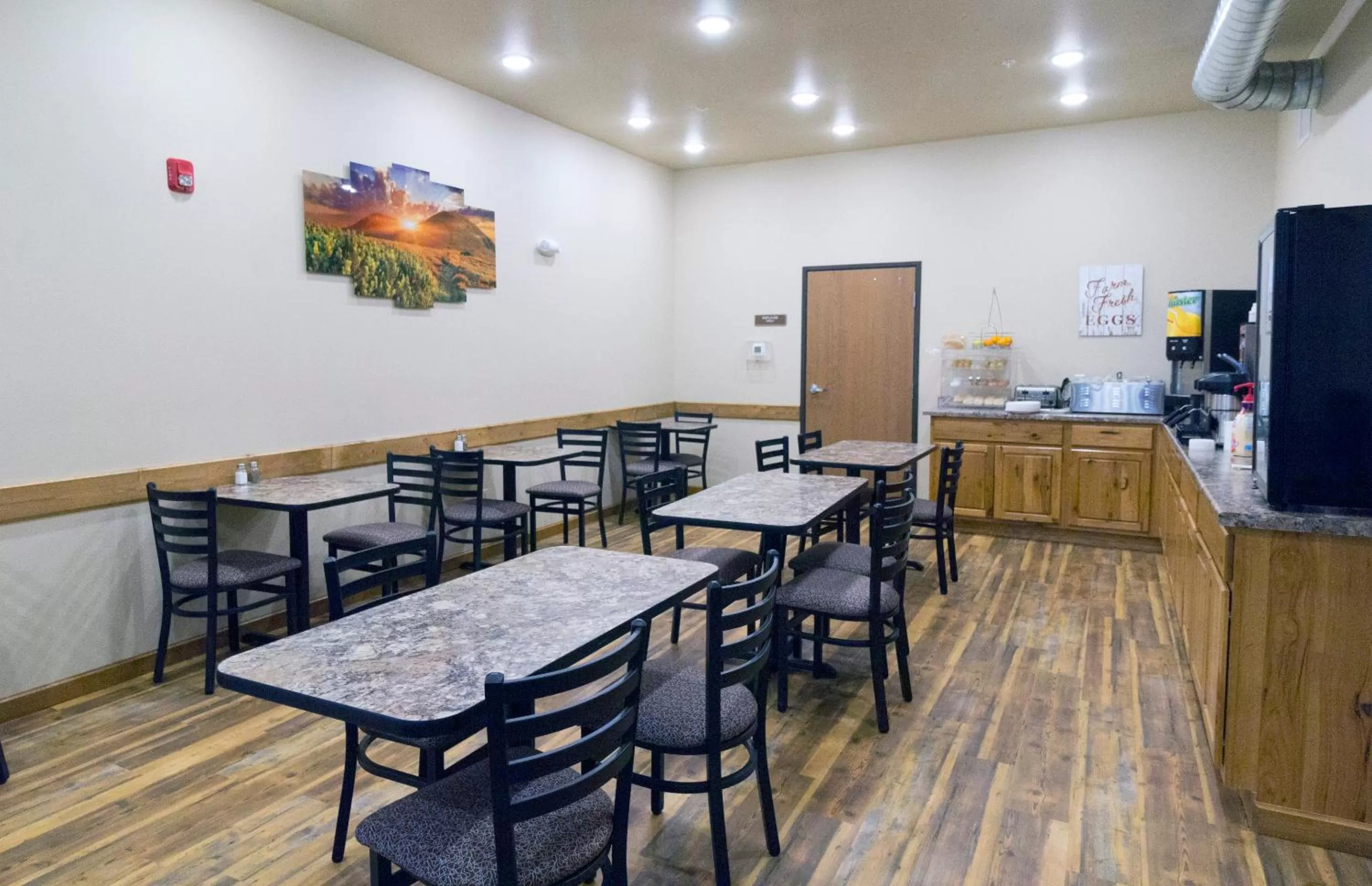 Coffee/tea facilities in Newcastle Lodge & Convention Center