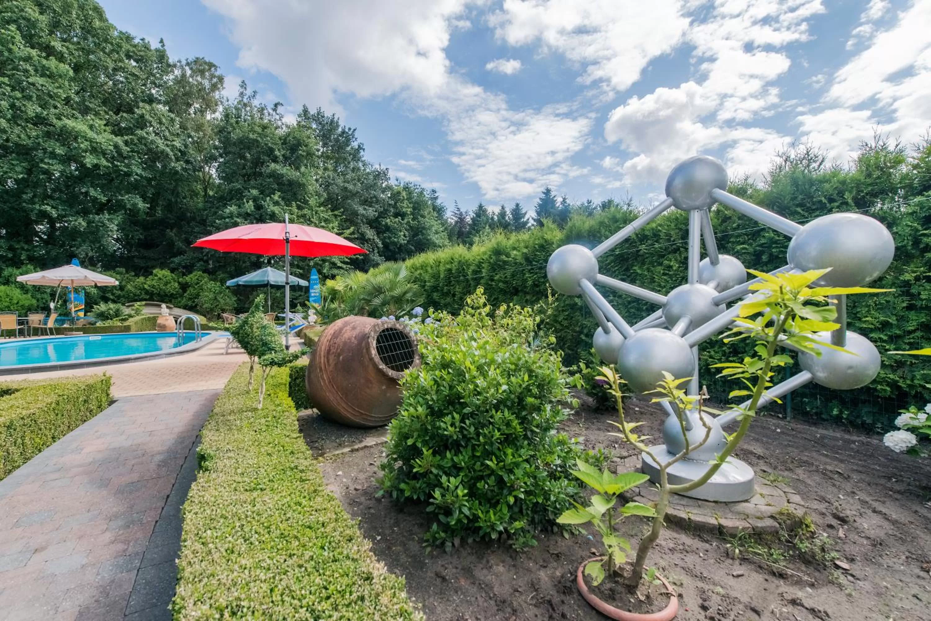 Garden in B&B Casa Roman & Vakantiewoning voor 1 pers tot max 32 personen