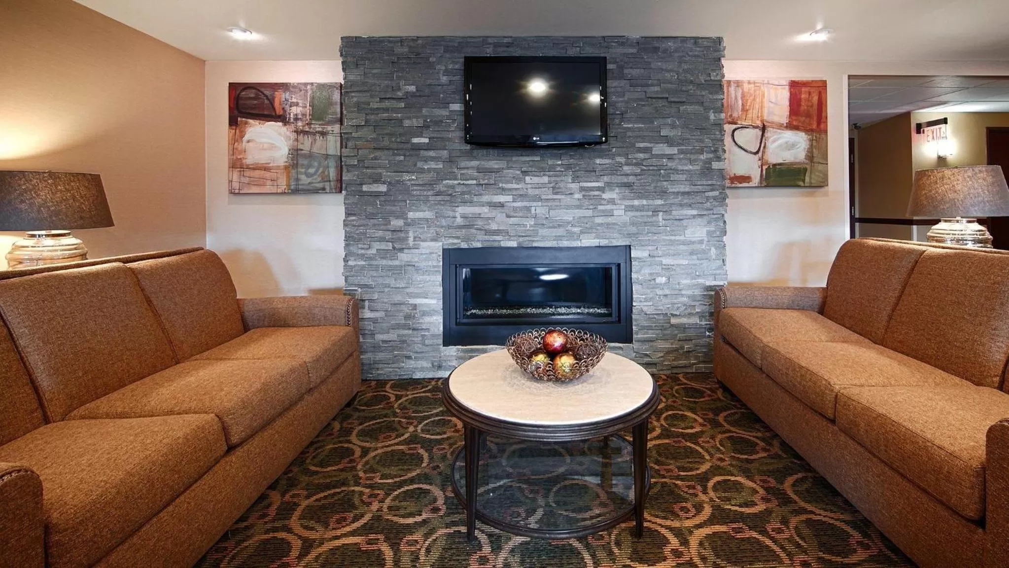 Communal lounge/ TV room in Comfort Inn & Suites Copley Akron