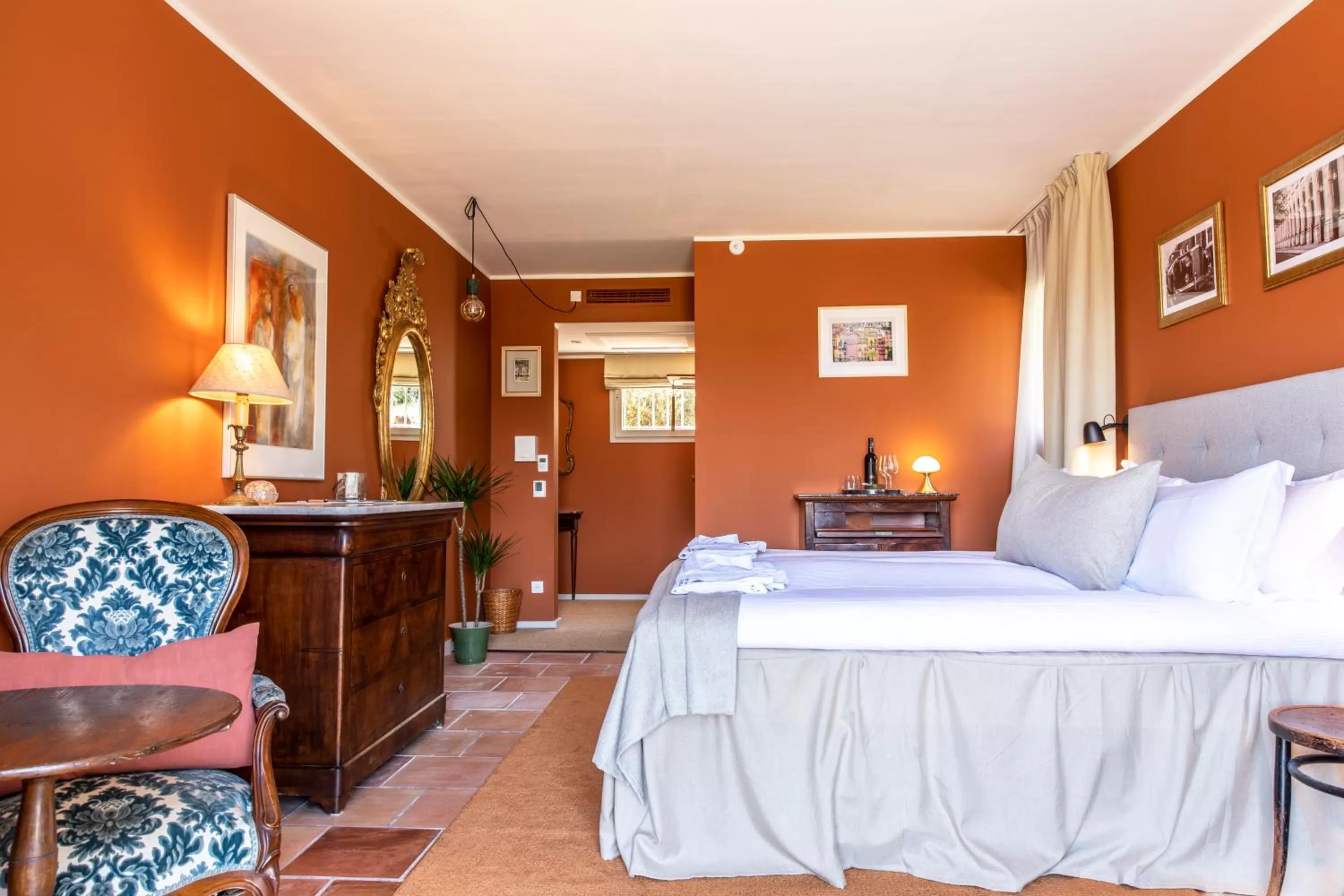 Property building, Bed in Domaine Rabiega - Vineyard and Boutique hotel