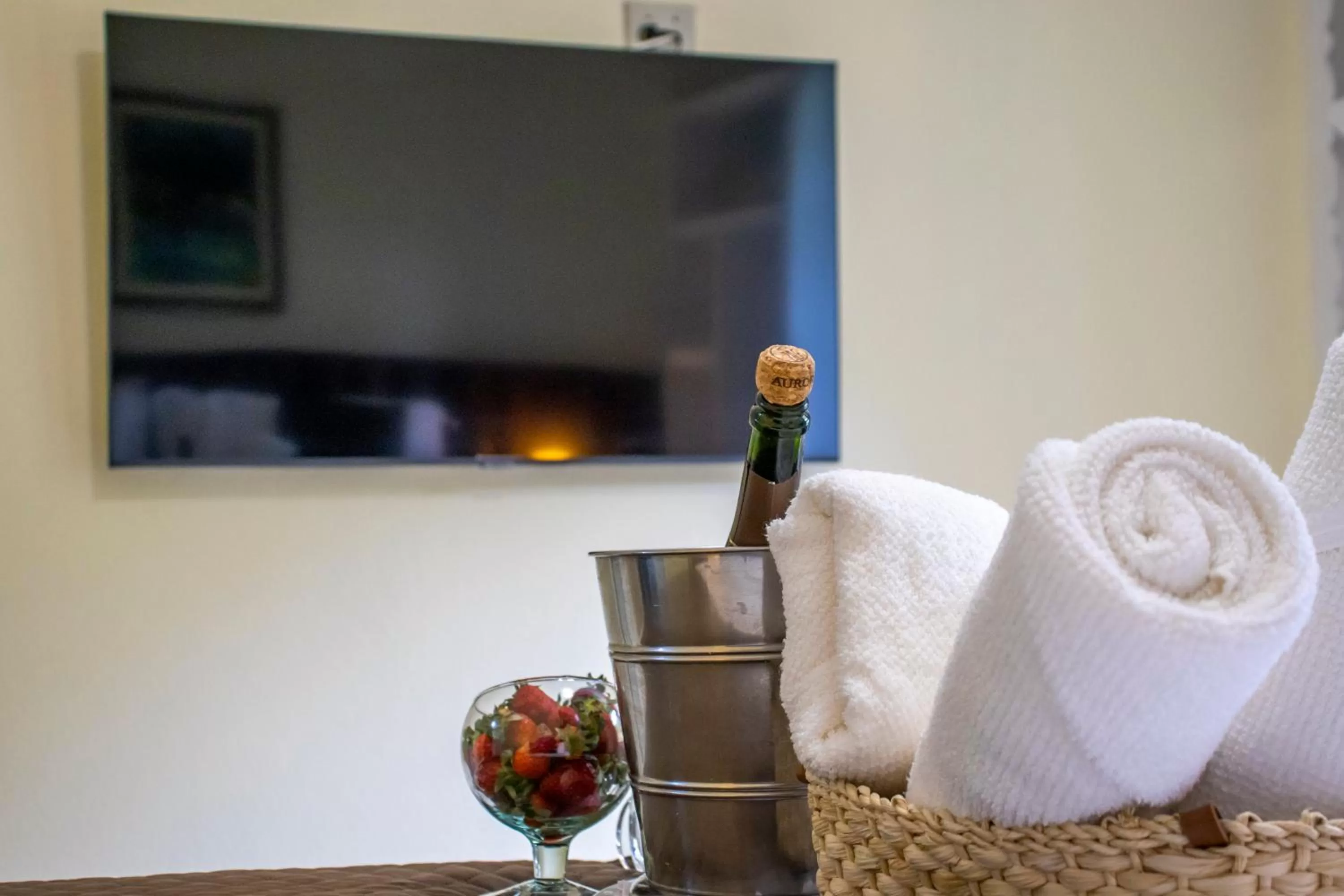 TV and multimedia in Green Village Hotel