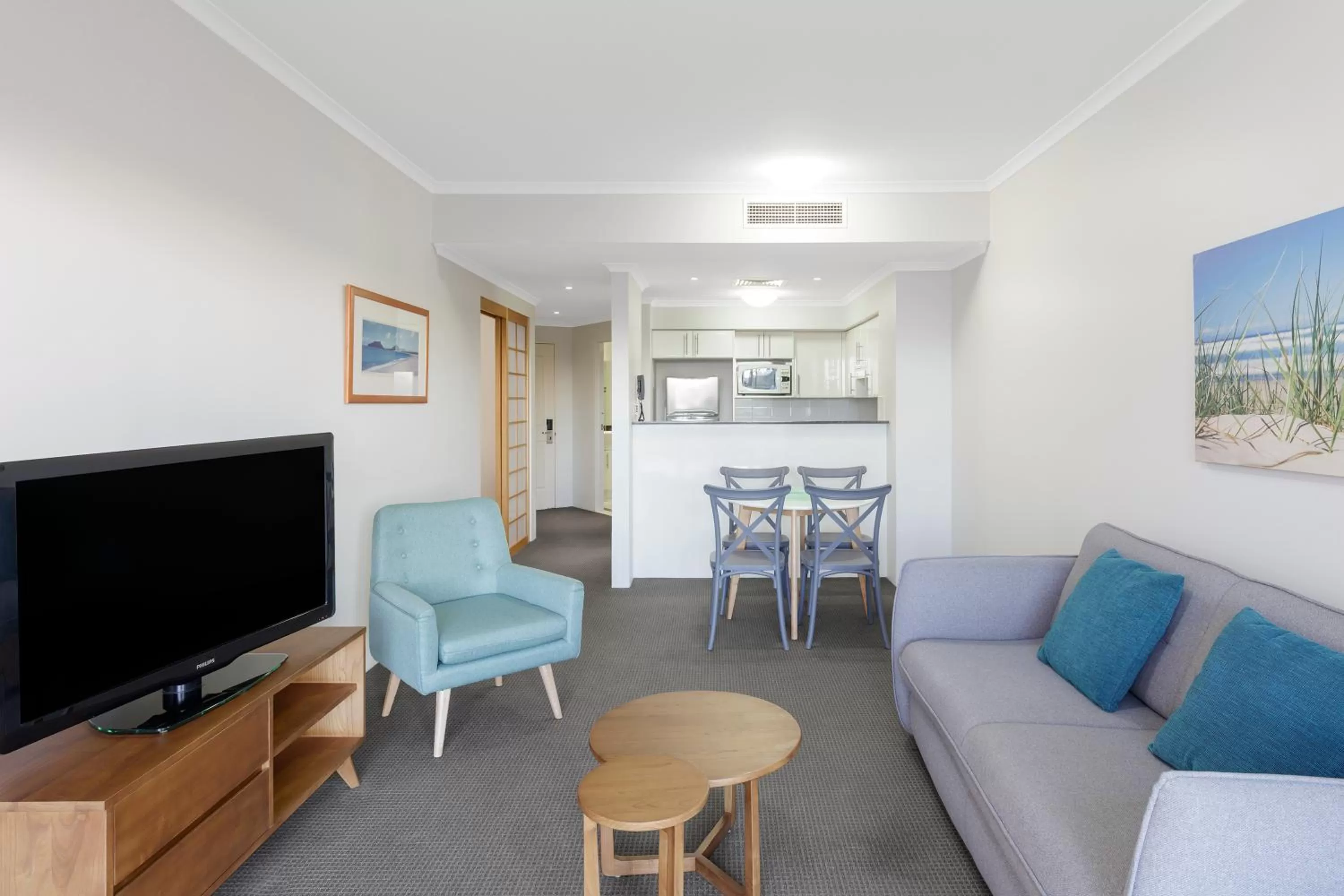 TV and multimedia in Ramada Resort by Wyndham Shoal Bay