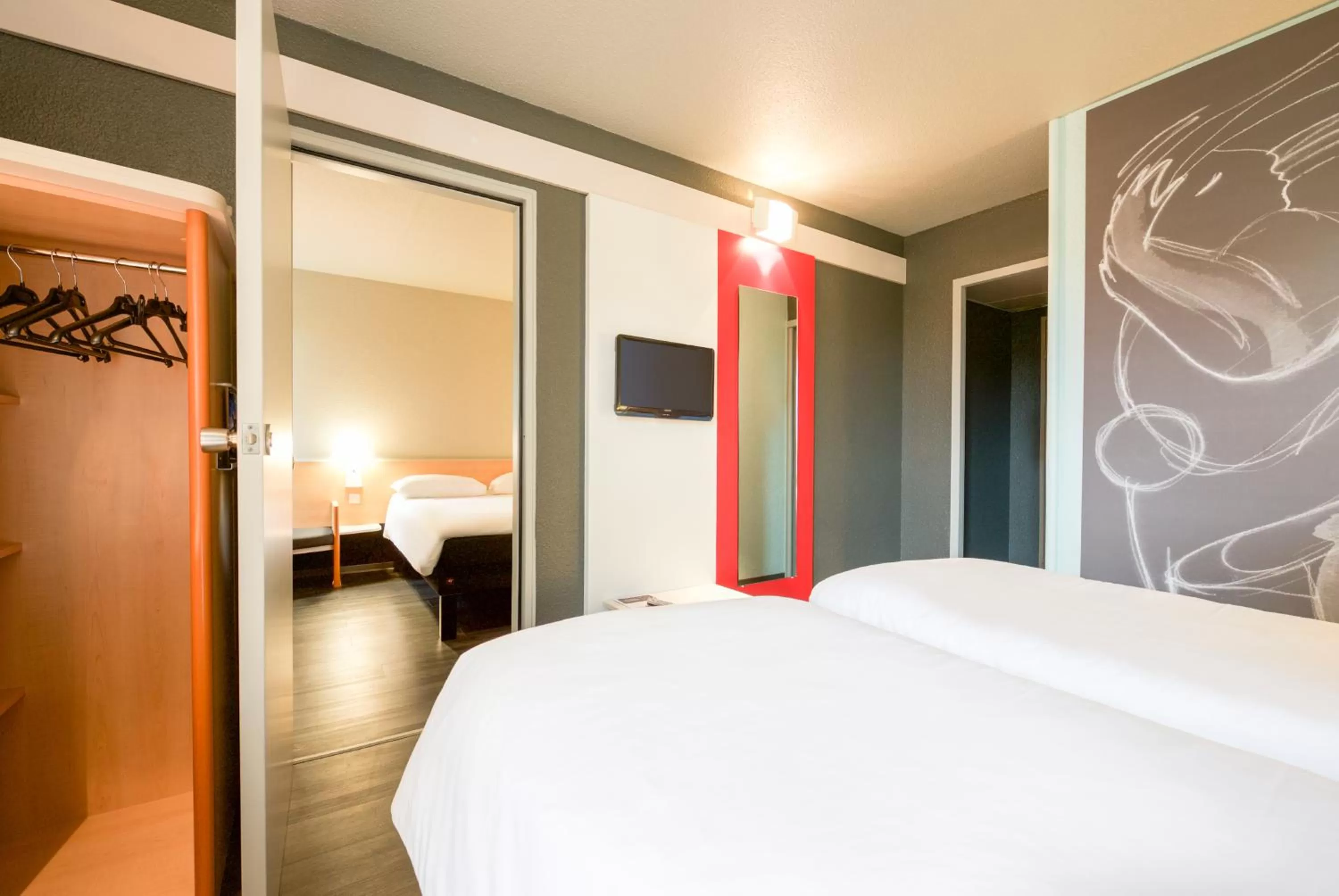 TV and multimedia, Bed in ibis Dieppe Le Val Druel