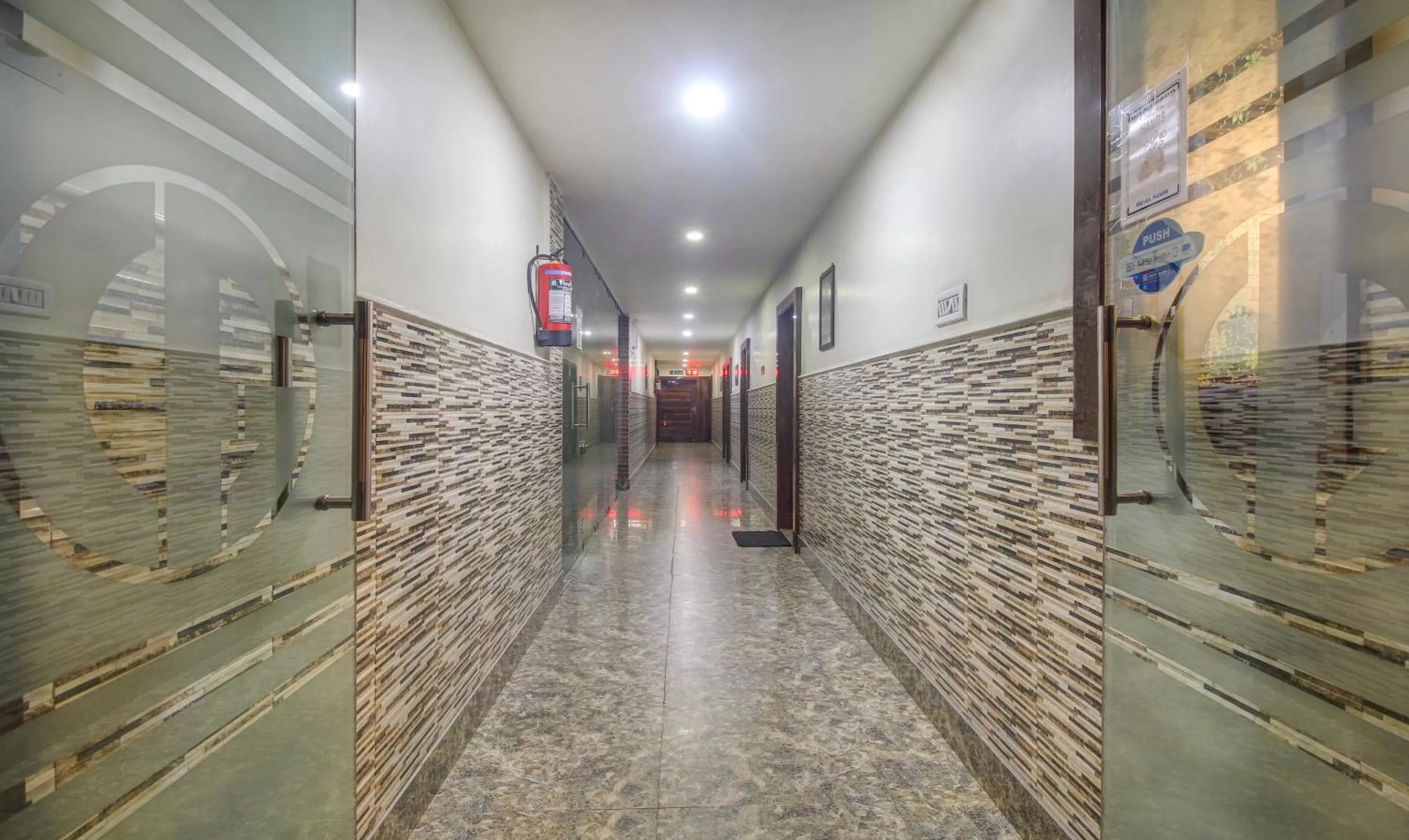 Itsy By Treebo - Golden Fiesta