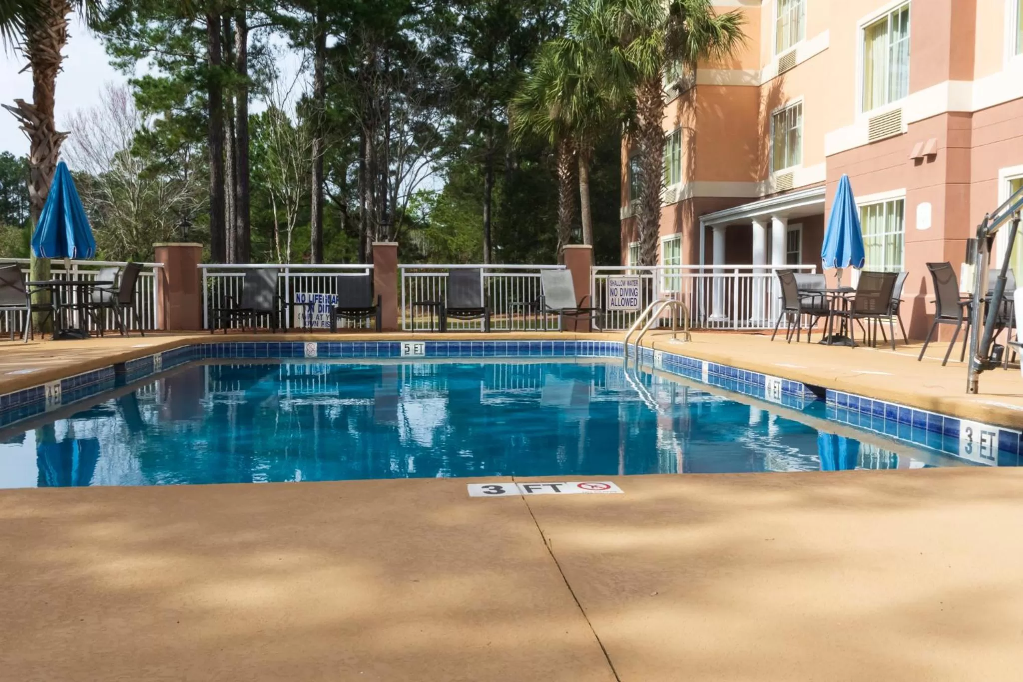 Swimming pool in Okatie Hilton Head Hotel