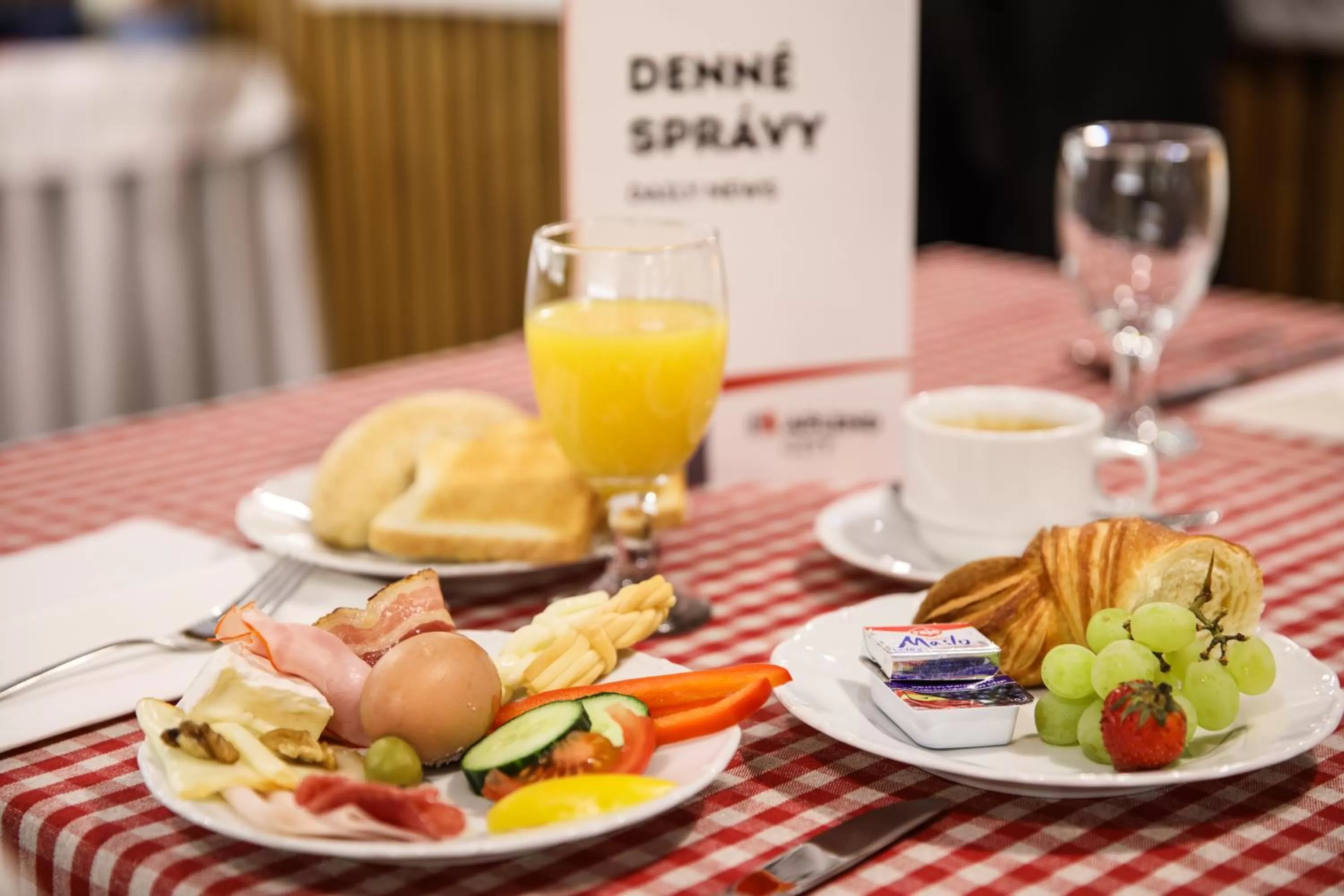 Buffet breakfast in APLEND CITY Hotel Perugia