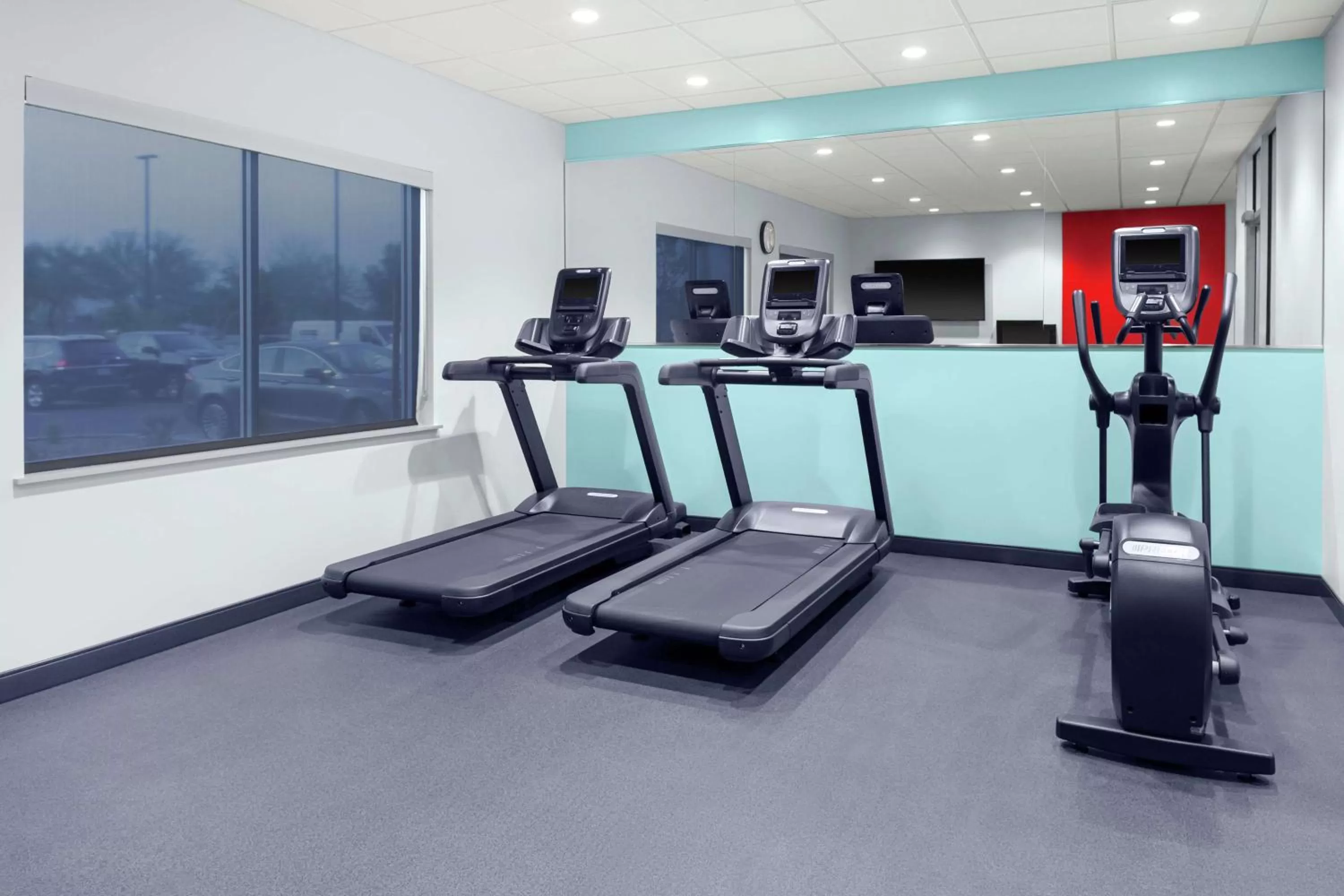 Fitness centre/facilities in Tru By Hilton Gilbert