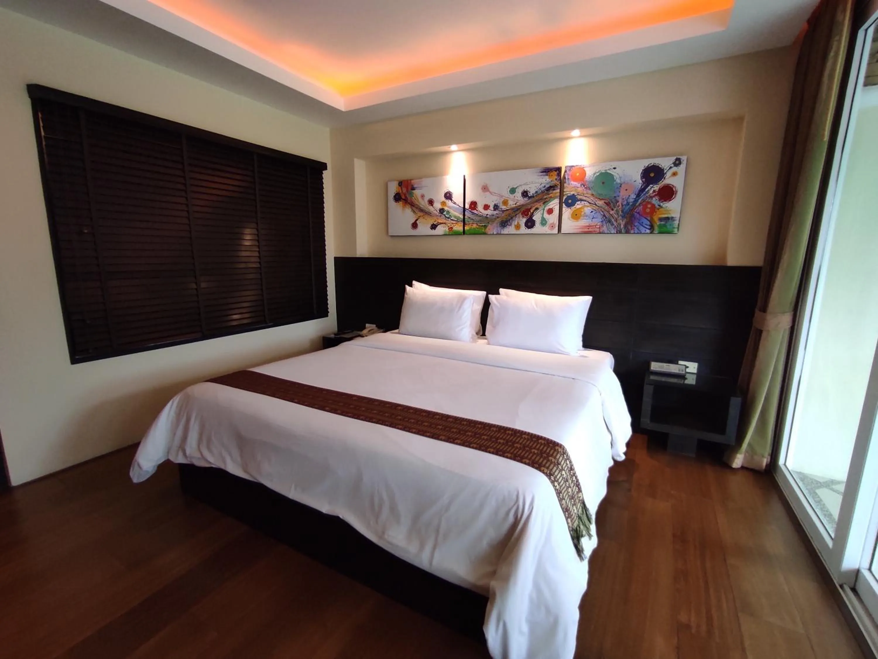 Bedroom, Bed in R-Mar Resort and Spa Patong, Phuket