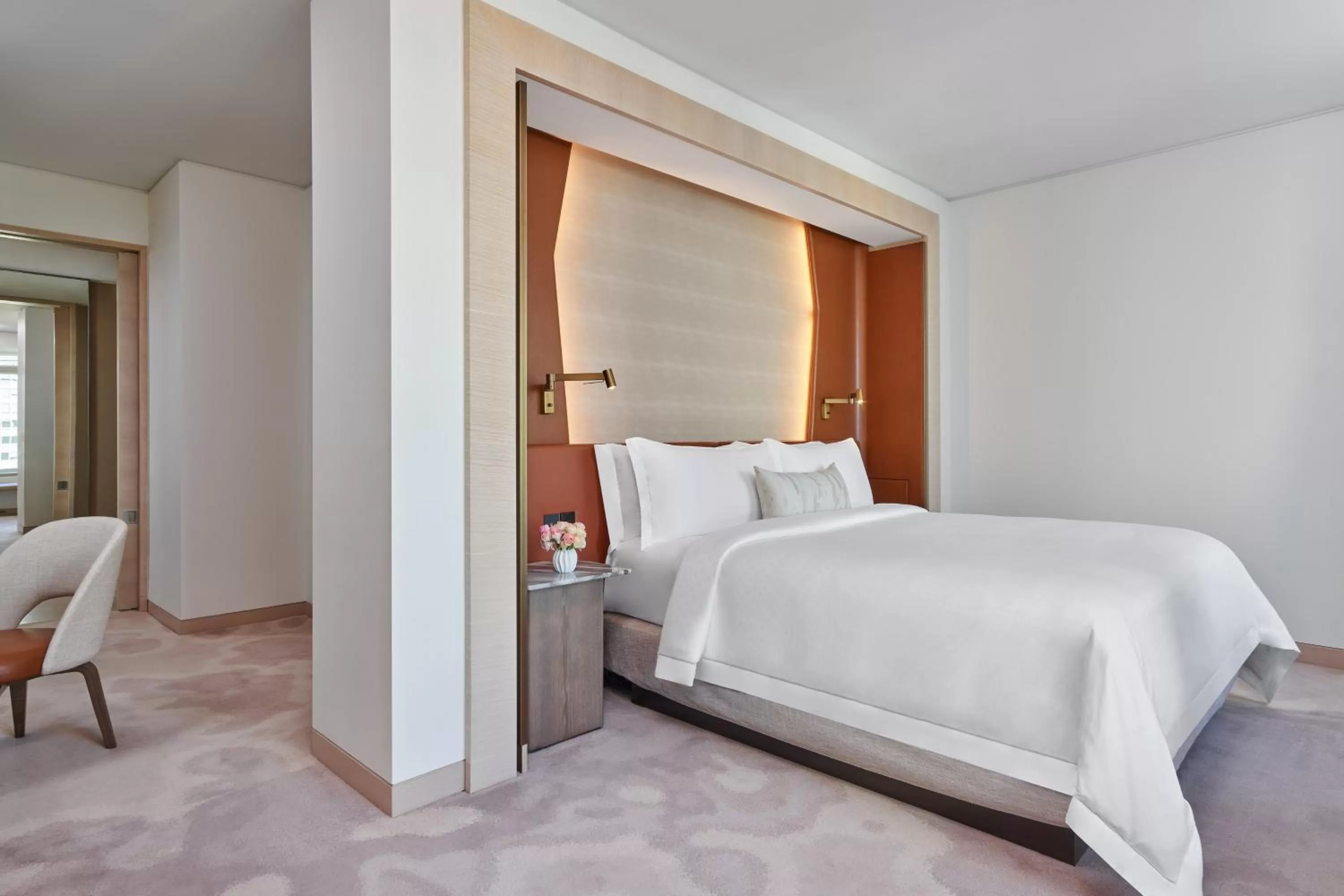 Photo of the whole room, Bed in The St. Regis San Francisco