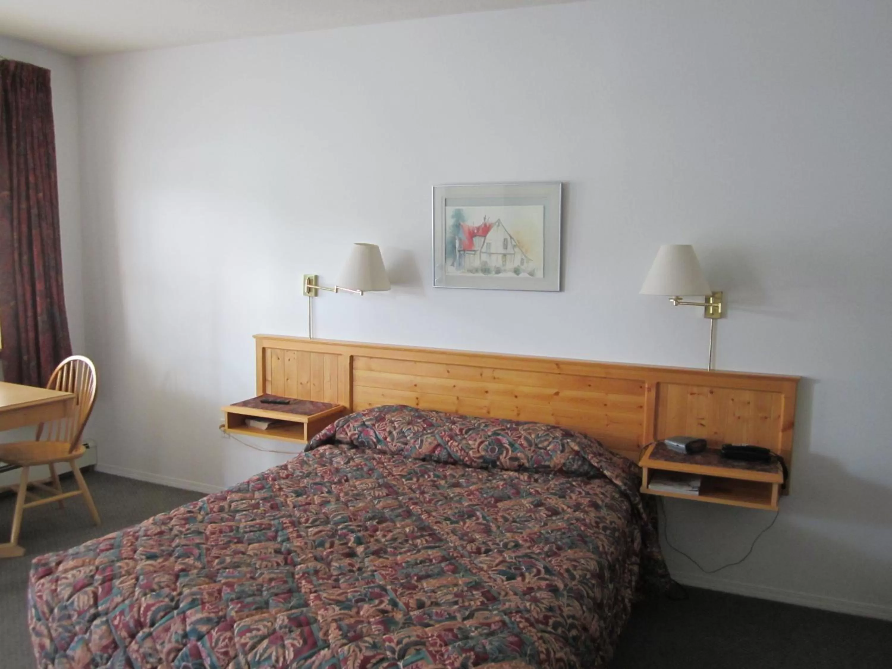 Bed in Bonanza Gold Motel