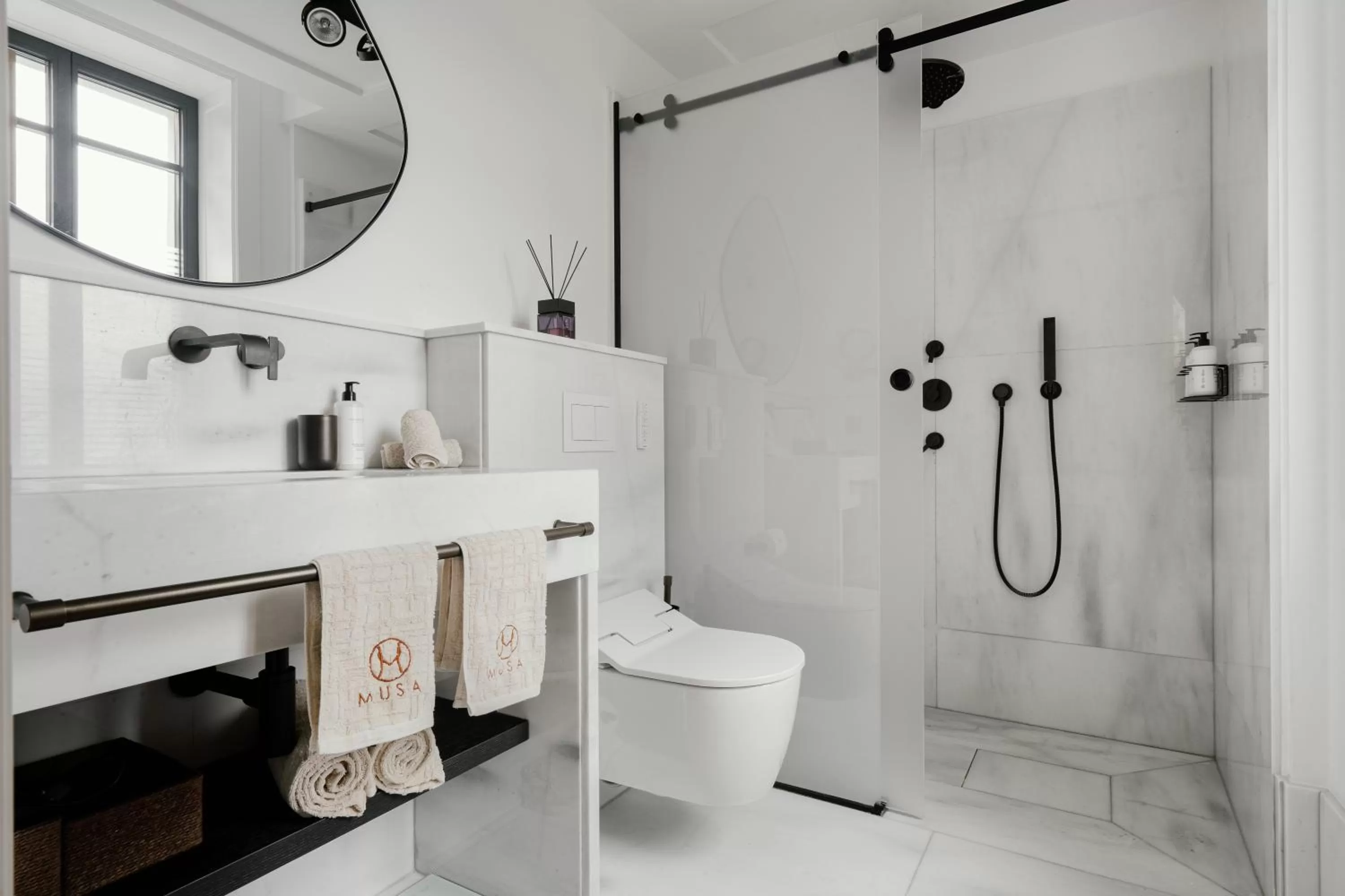 Shower in MUSA Lago di Como