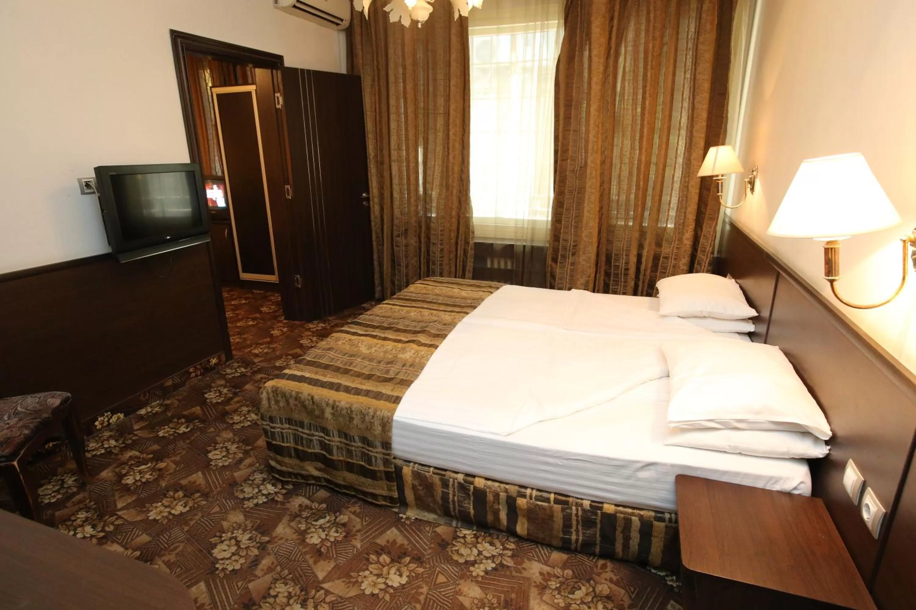 Bed in Hotel & Restaurant The House