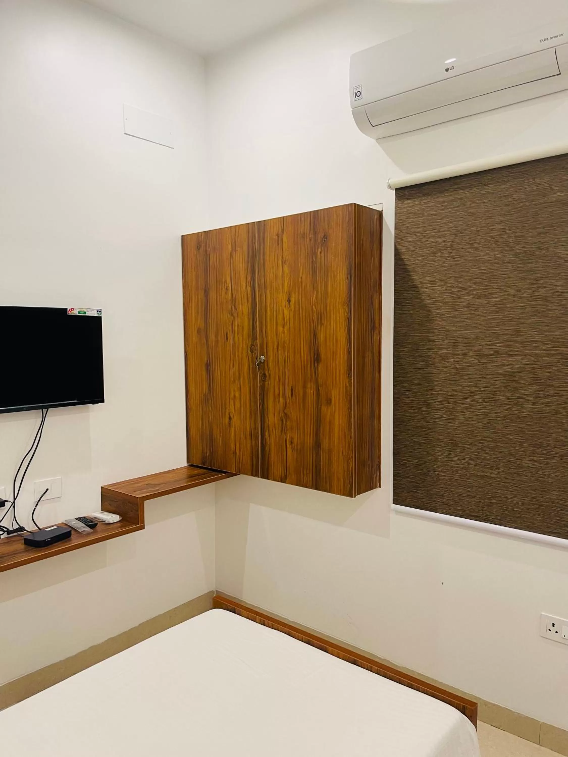 Bedroom, TV/Entertainment Center in MVP Residencies