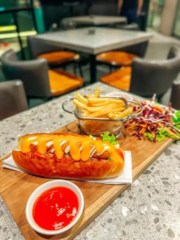 Restaurant/places to eat in Malyabhara Hotel