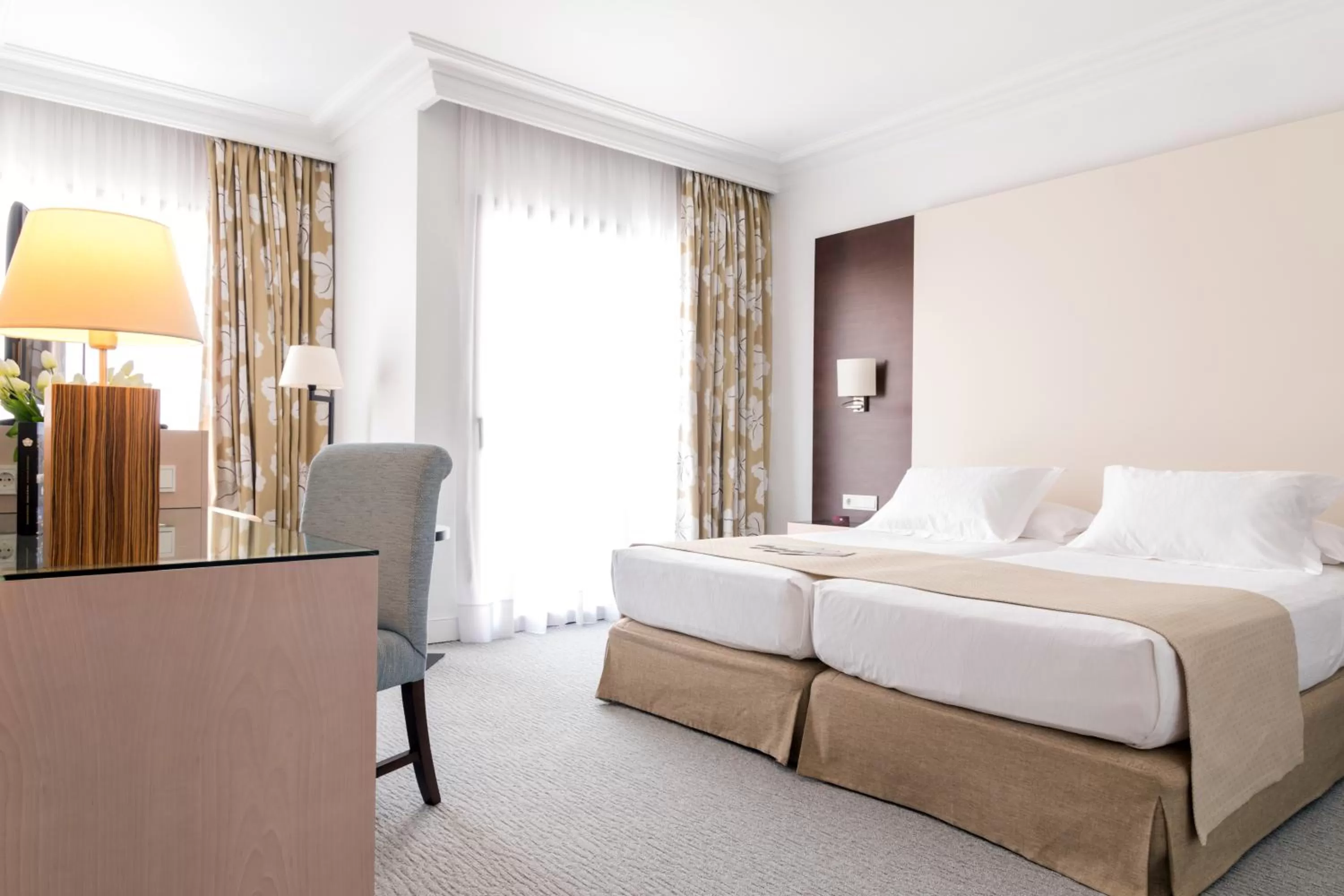 Coffee/tea facilities, Bed in GPRO Valparaiso Palace & Spa