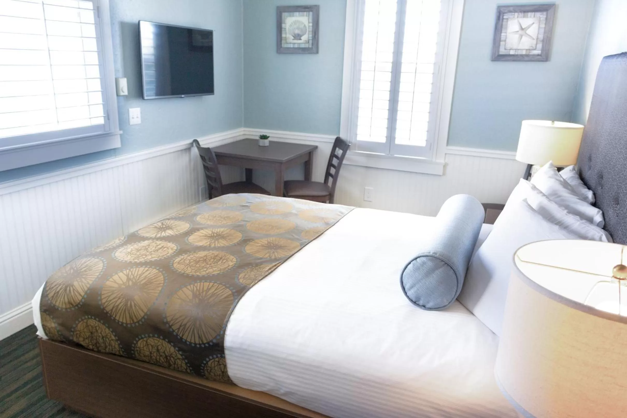 Bed in Ocean Echo Inn & Beach Cottages