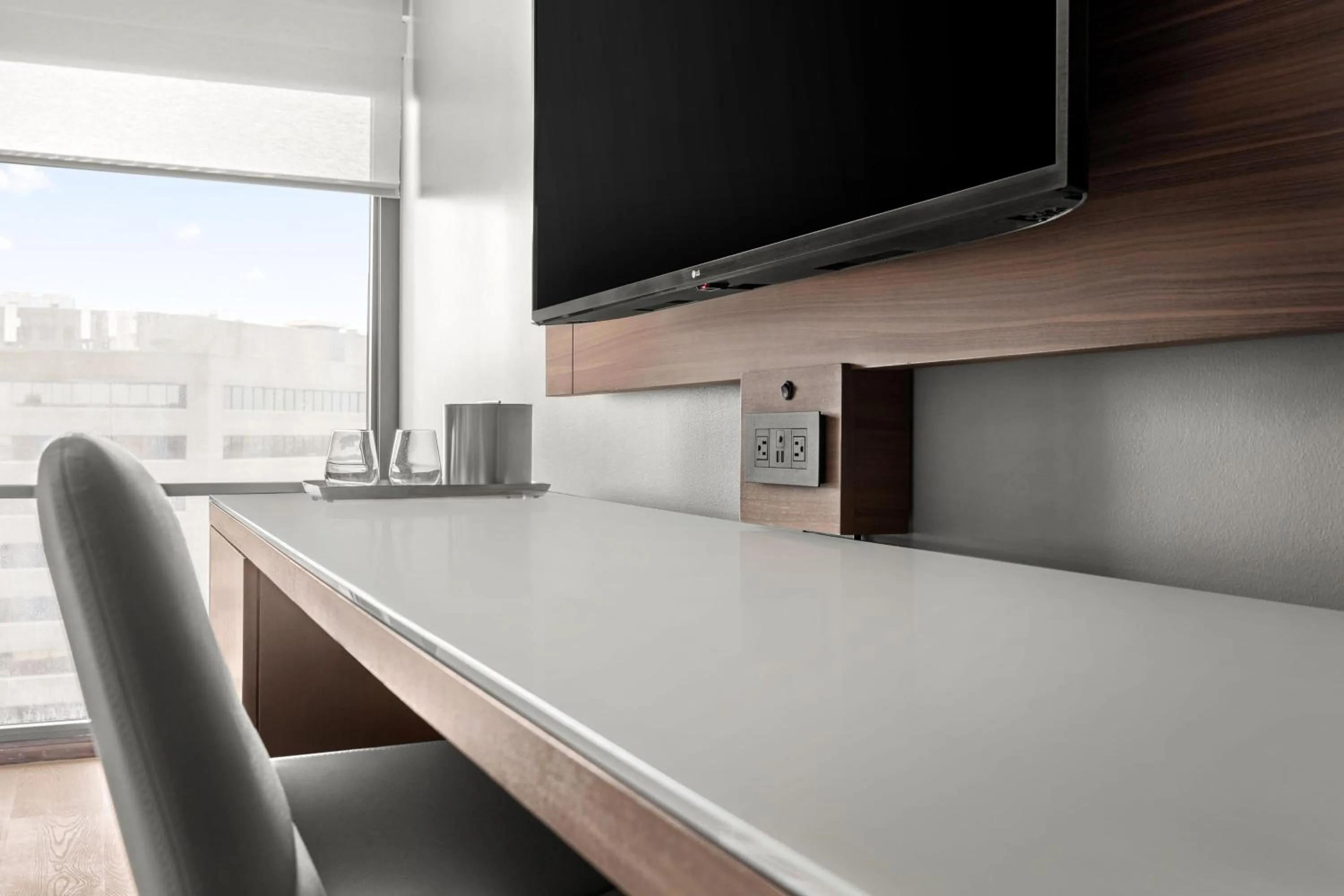 Photo of the whole room in Marriott San Antonio Airport