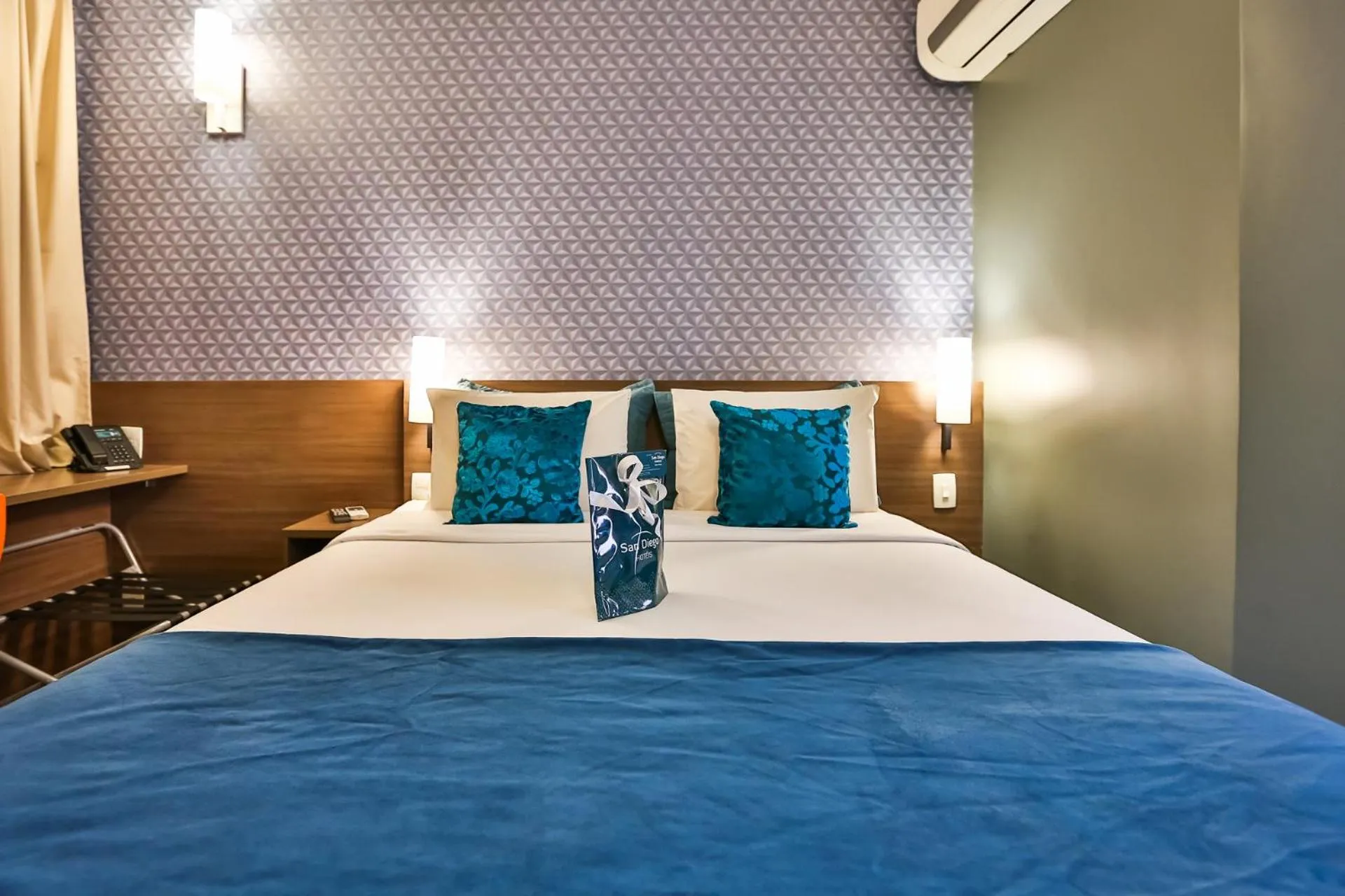 Bed in San Diego Express Barro Preto