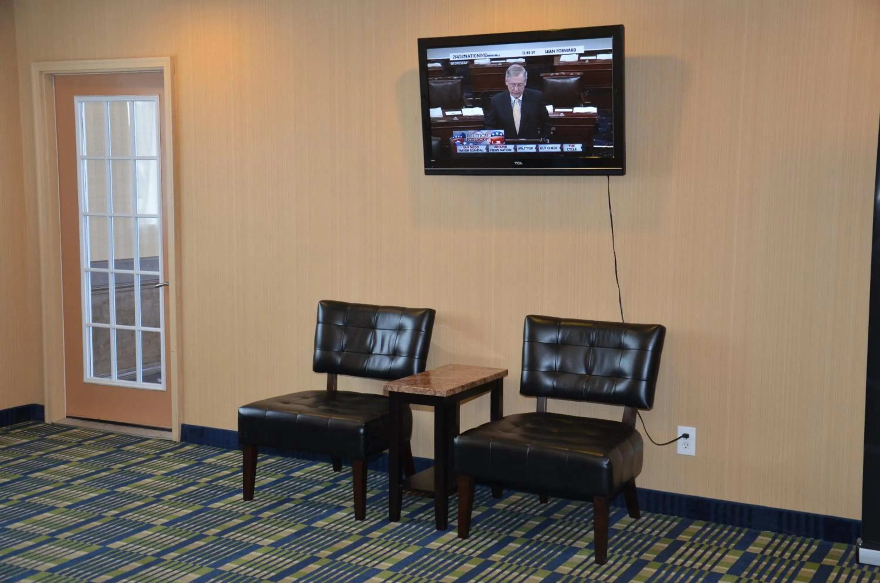 Communal lounge/ TV room in FairBridge Inn Express Buffalo Airport Williamsville