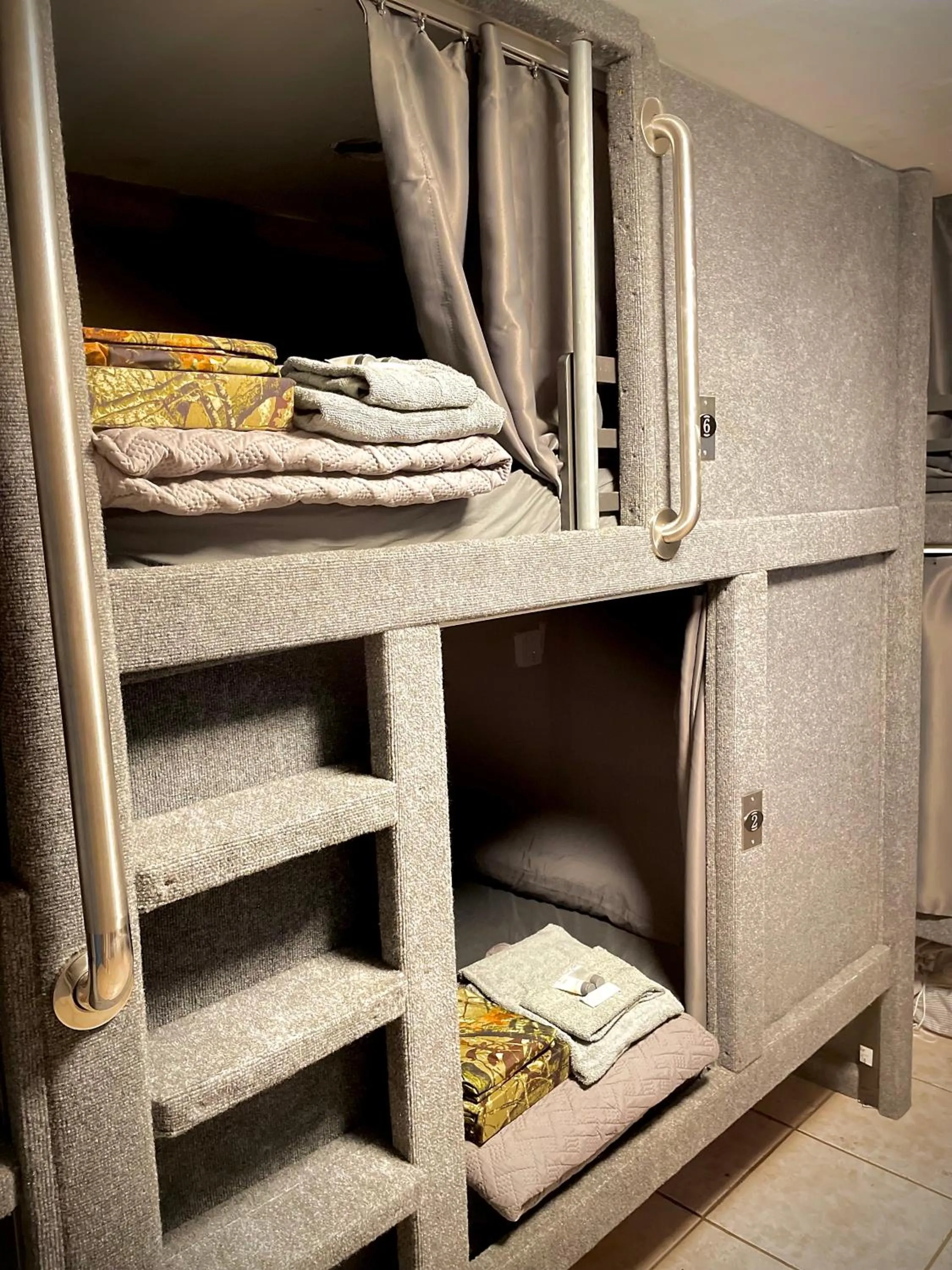 bunk bed, Bed in Sheridan Hostel