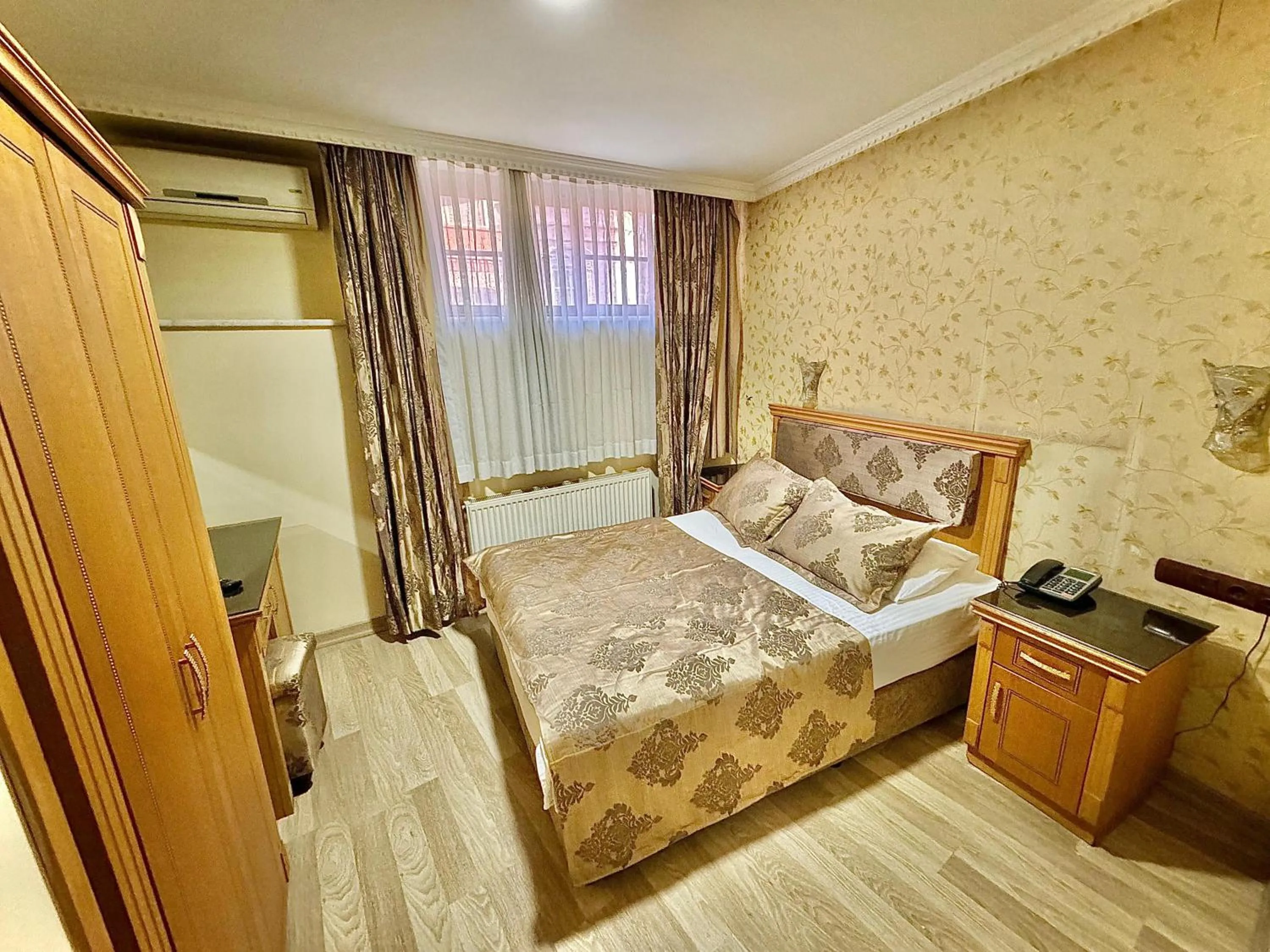 Photo of the whole room, Bed in Grand Papirus Hotel